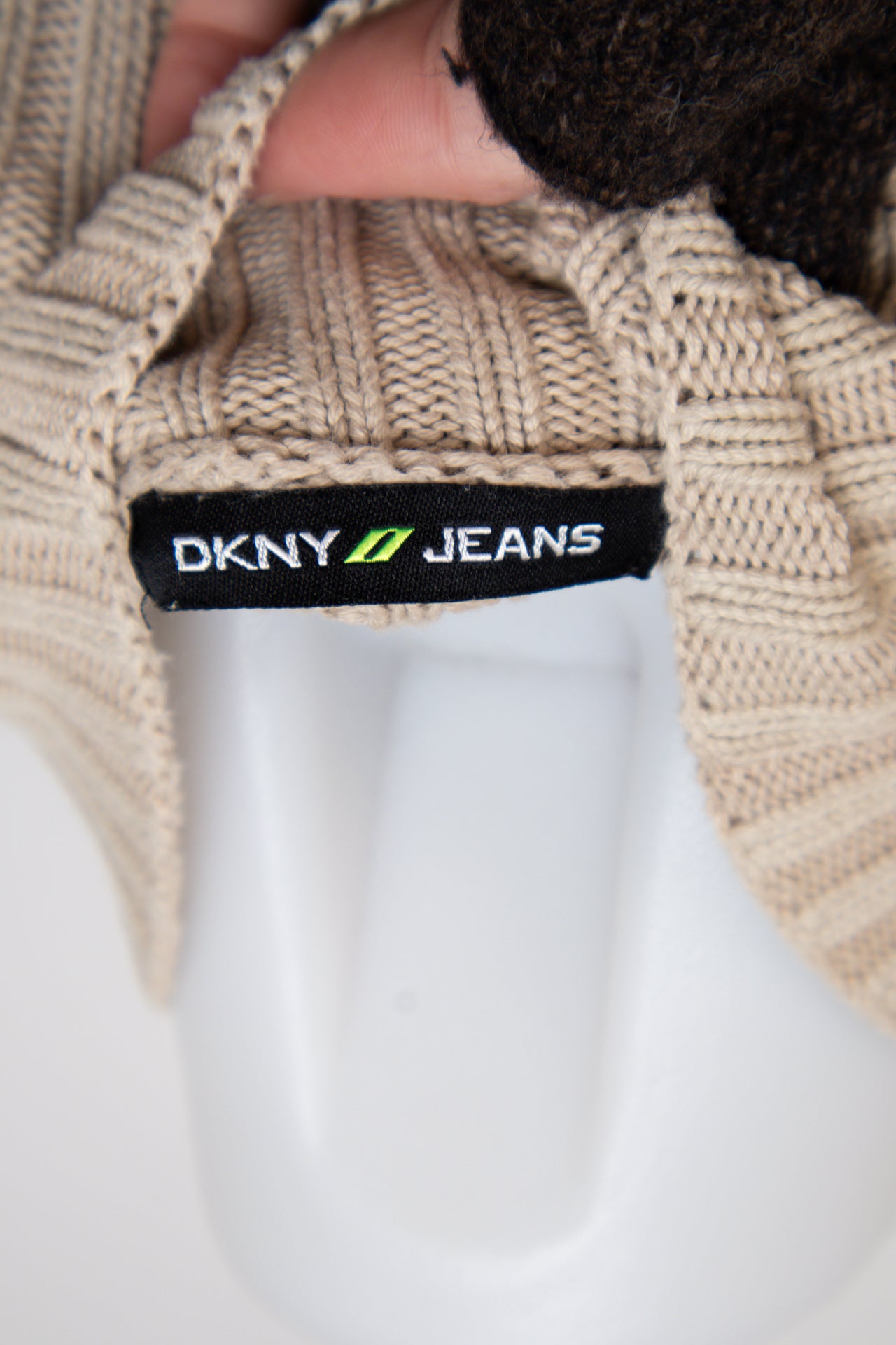 #053 Dkny Jeans T-shirt Beige | c. 203 | Size 8