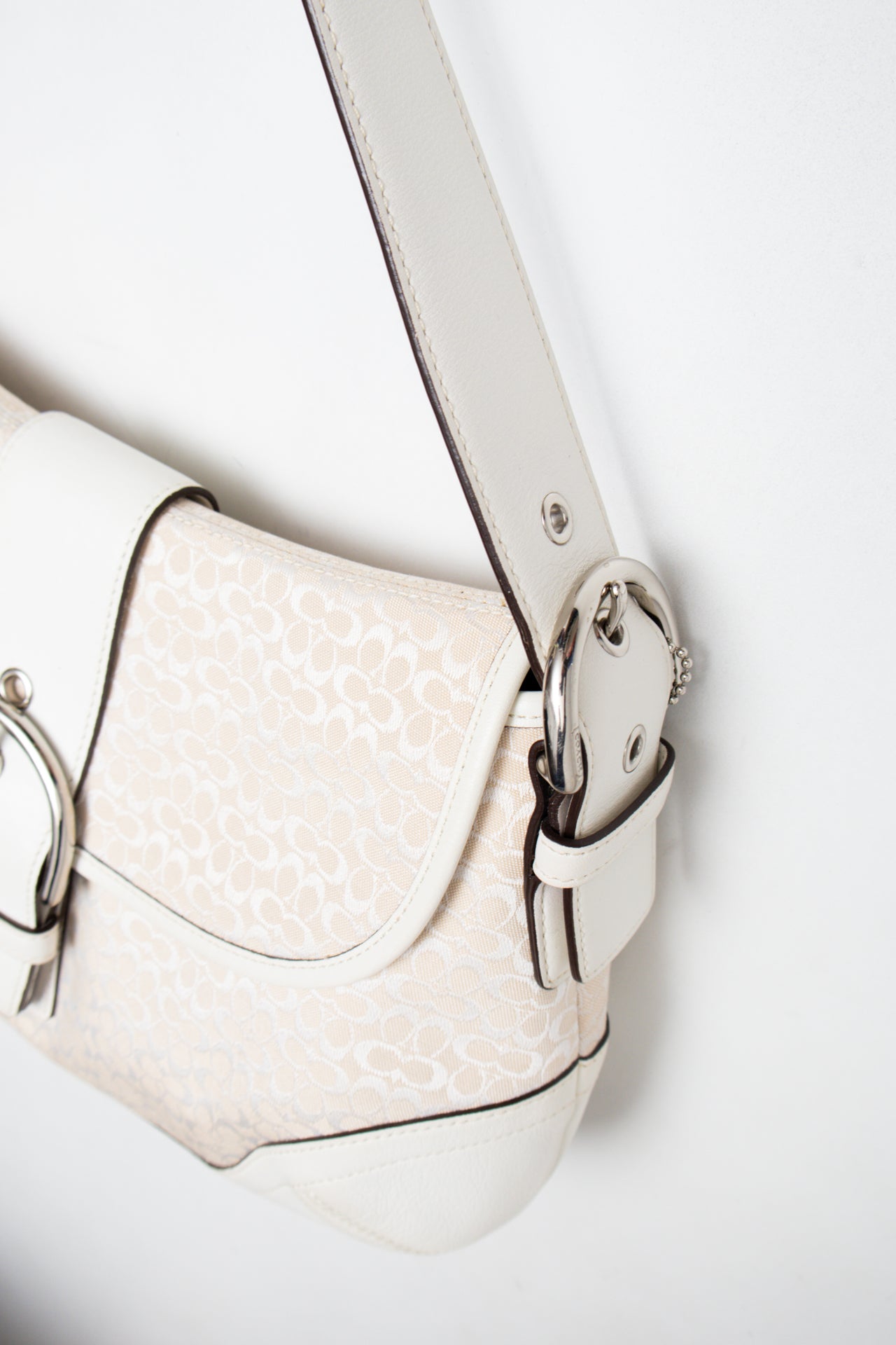 #187 Coach Shoulder Bag Beige | c. 202 | Size