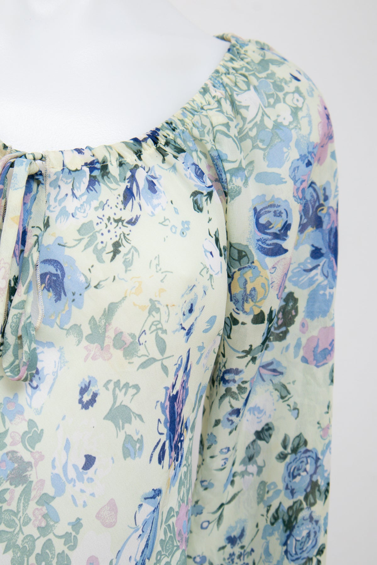 #120 Candie's Long Sleeve White | c. 208 | Size 10