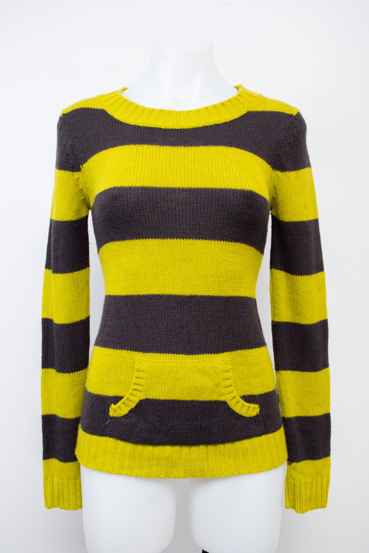 #114 Derek T-shirt Yellow | c. 207 | Size 8