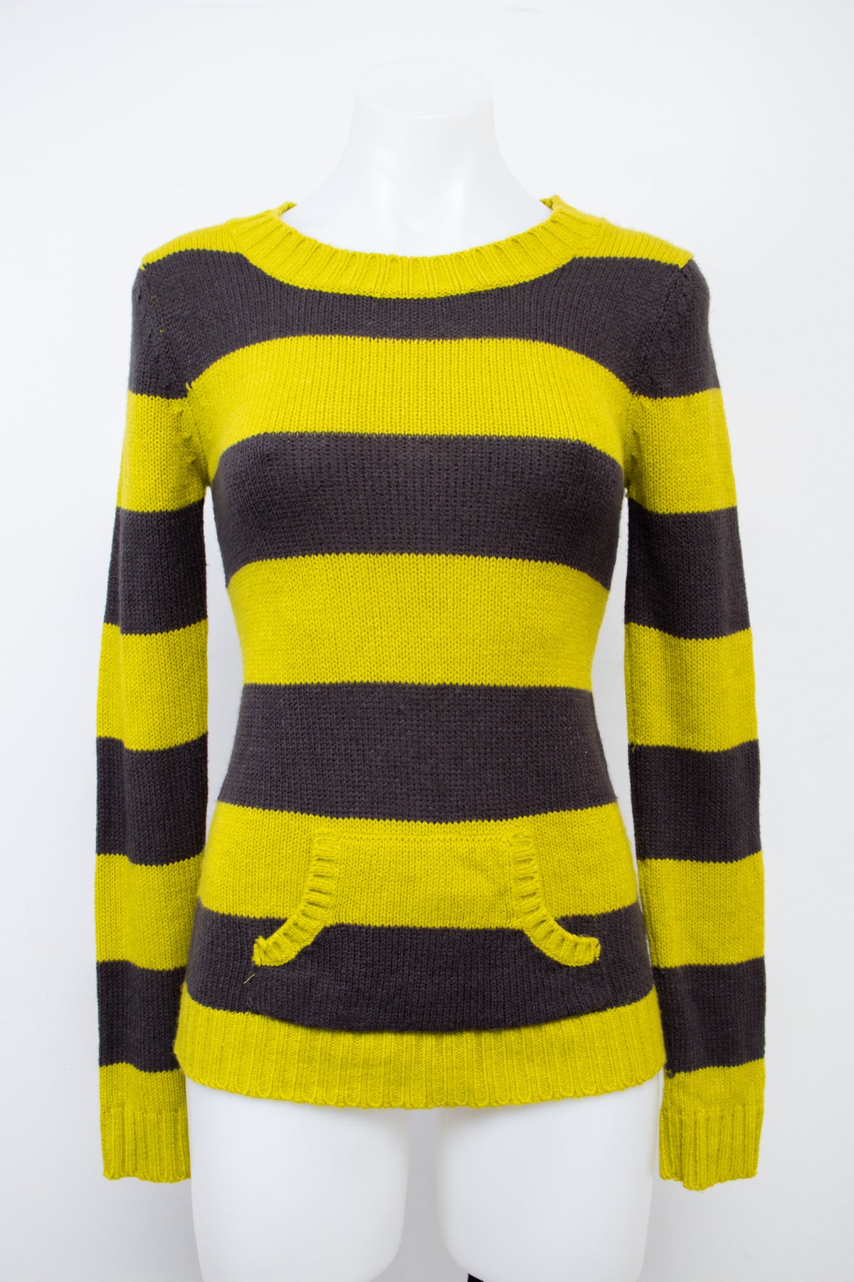 #114 Derek T-shirt Yellow | c. 207 | Size 8