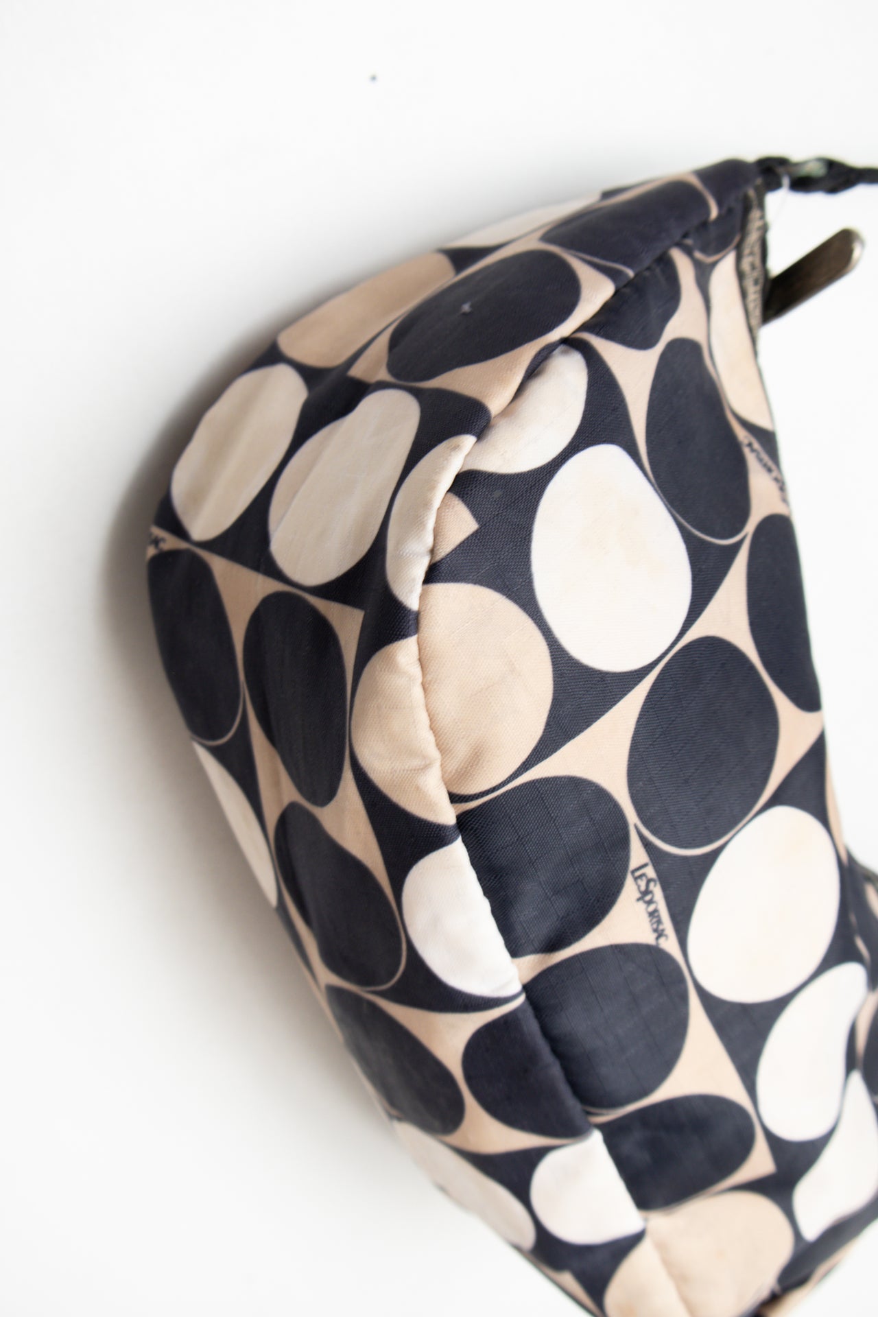 #199 Lesportsac Shoulder Bag Black | c. 196 | Size