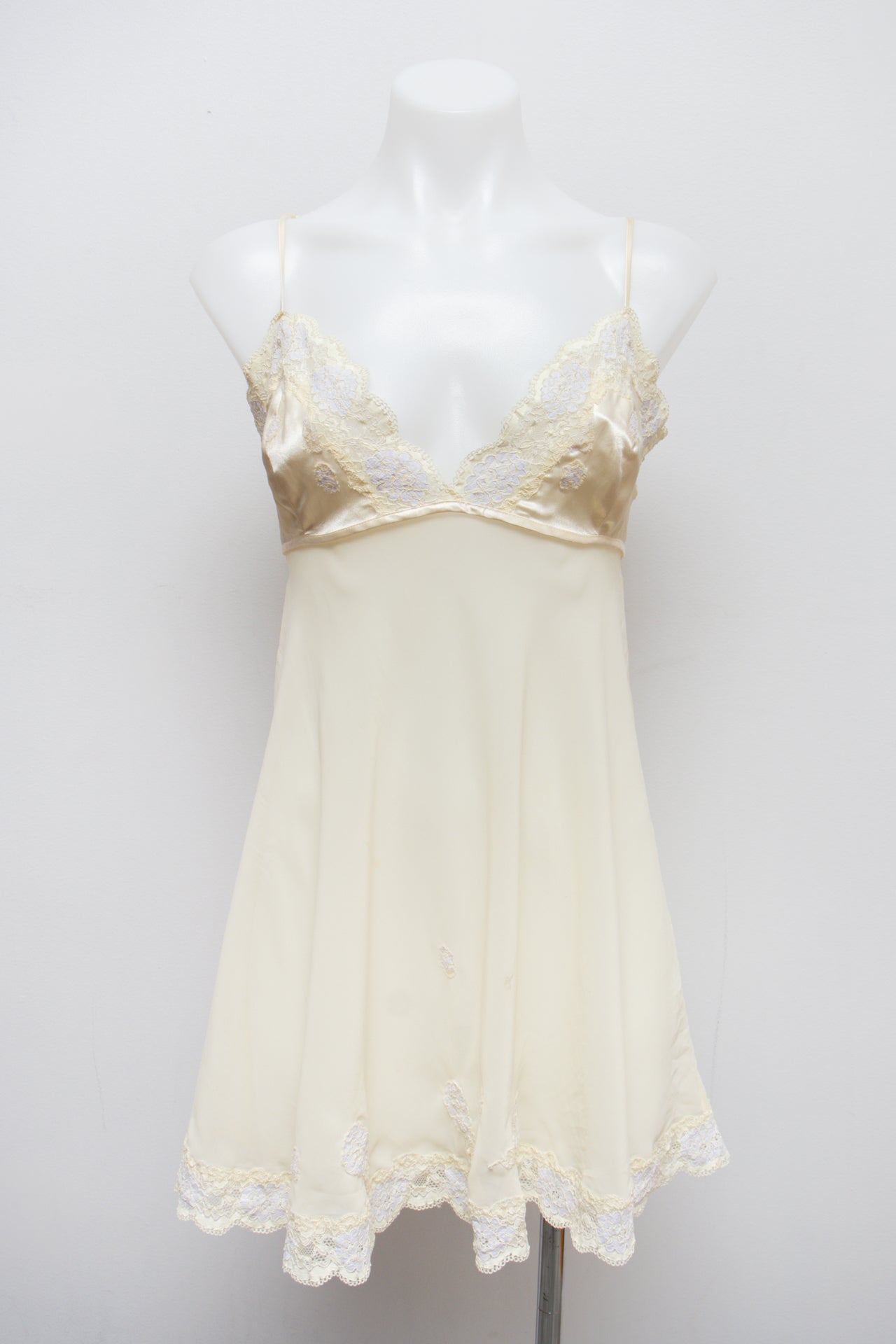 #129 Victoria's Secret Camisole White | c. 192 | Size 10