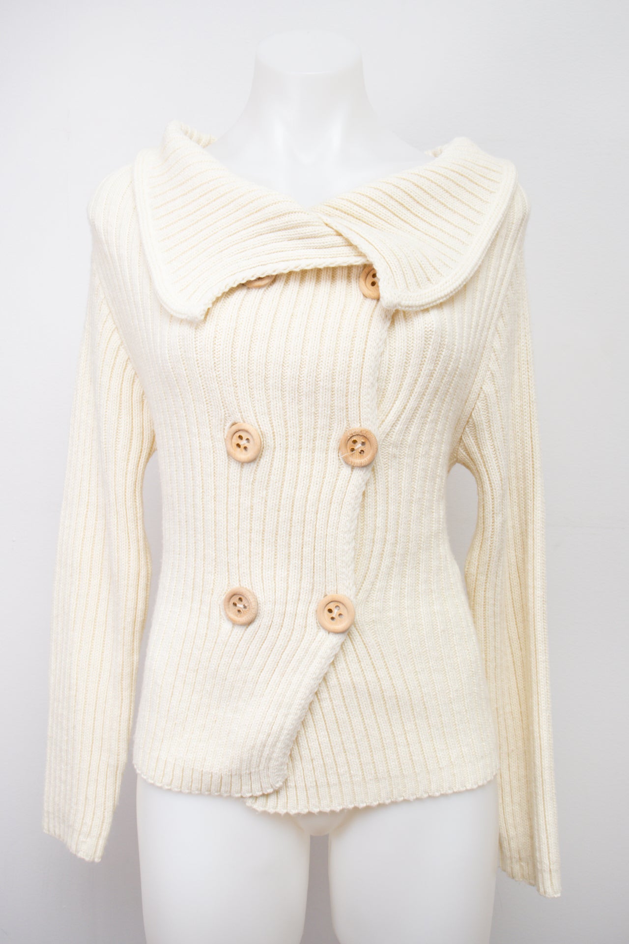 #121 Cardigan White | c. 198 | Size 31