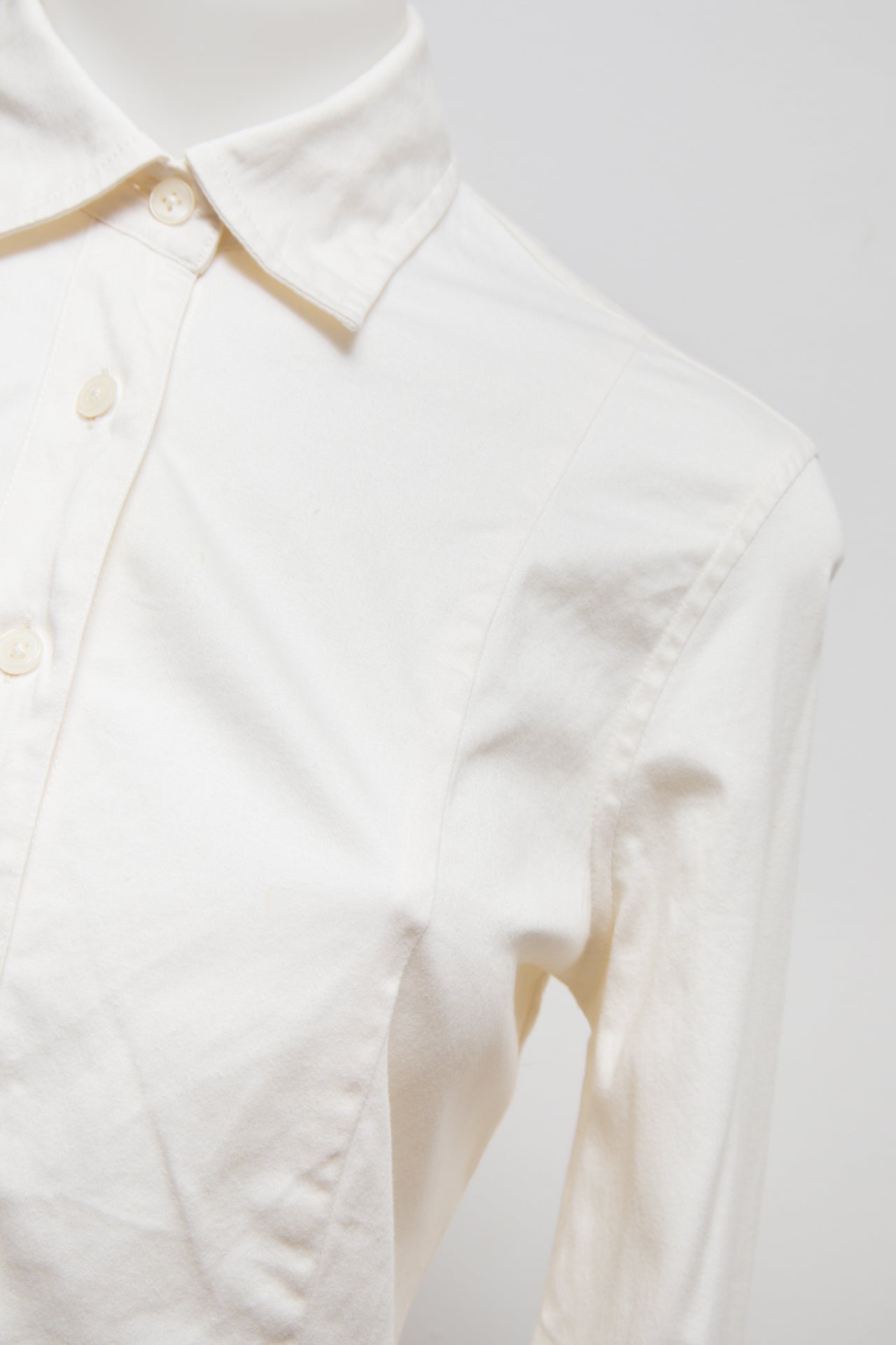 #97 Van Heusen T-shirt White | c. 191 | Size 6