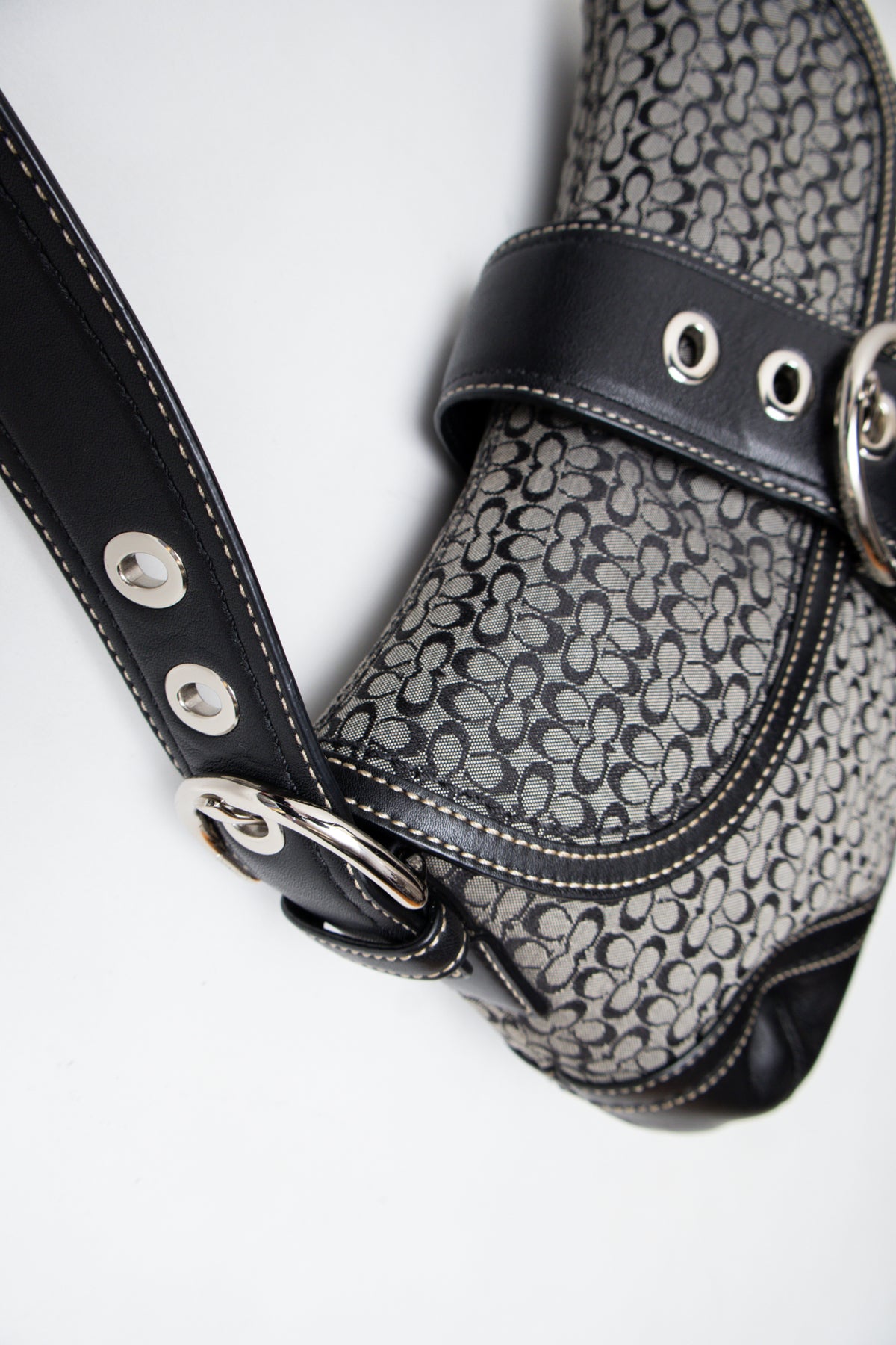 #217 Coach Shoulder Bag Black | c. 204 | Size