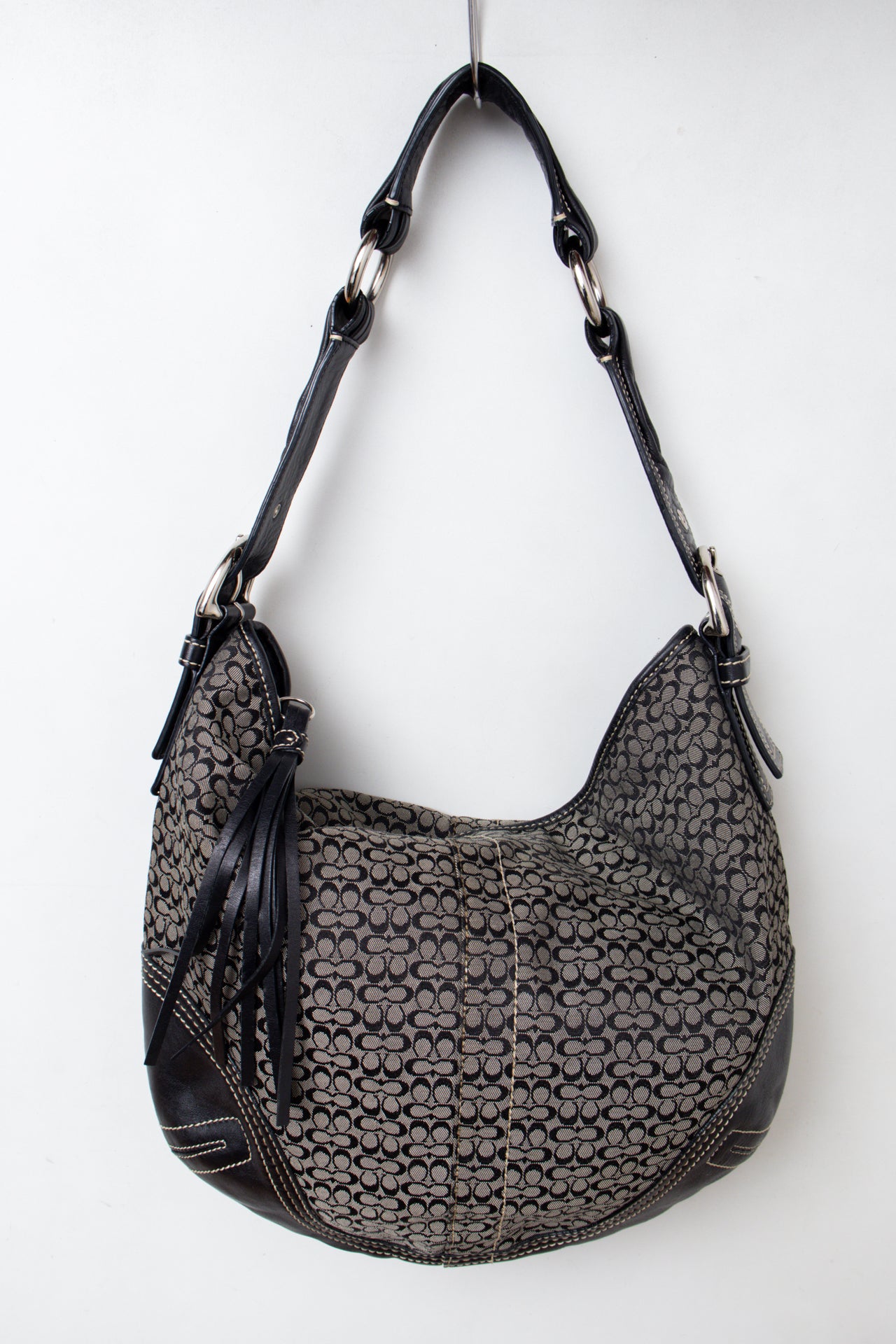 #198 Coach Shoulder Bag Black | c. 198 | Size
