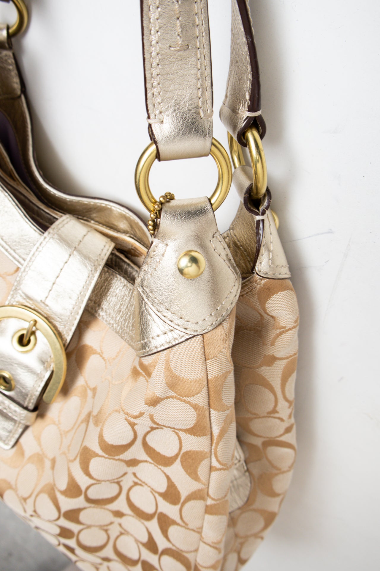 #202 Coach Shoulder Bag Beige | c. 203 | Size