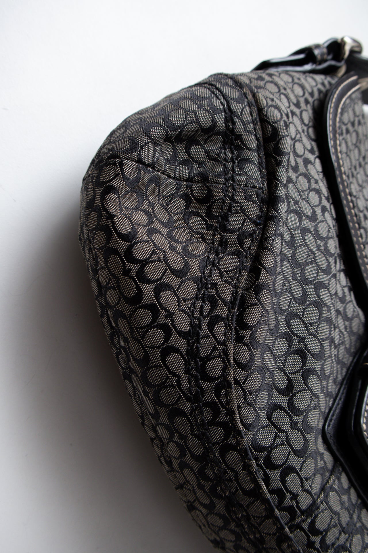 #209 Coach Shoulder Bag Black | c. 199 | Size