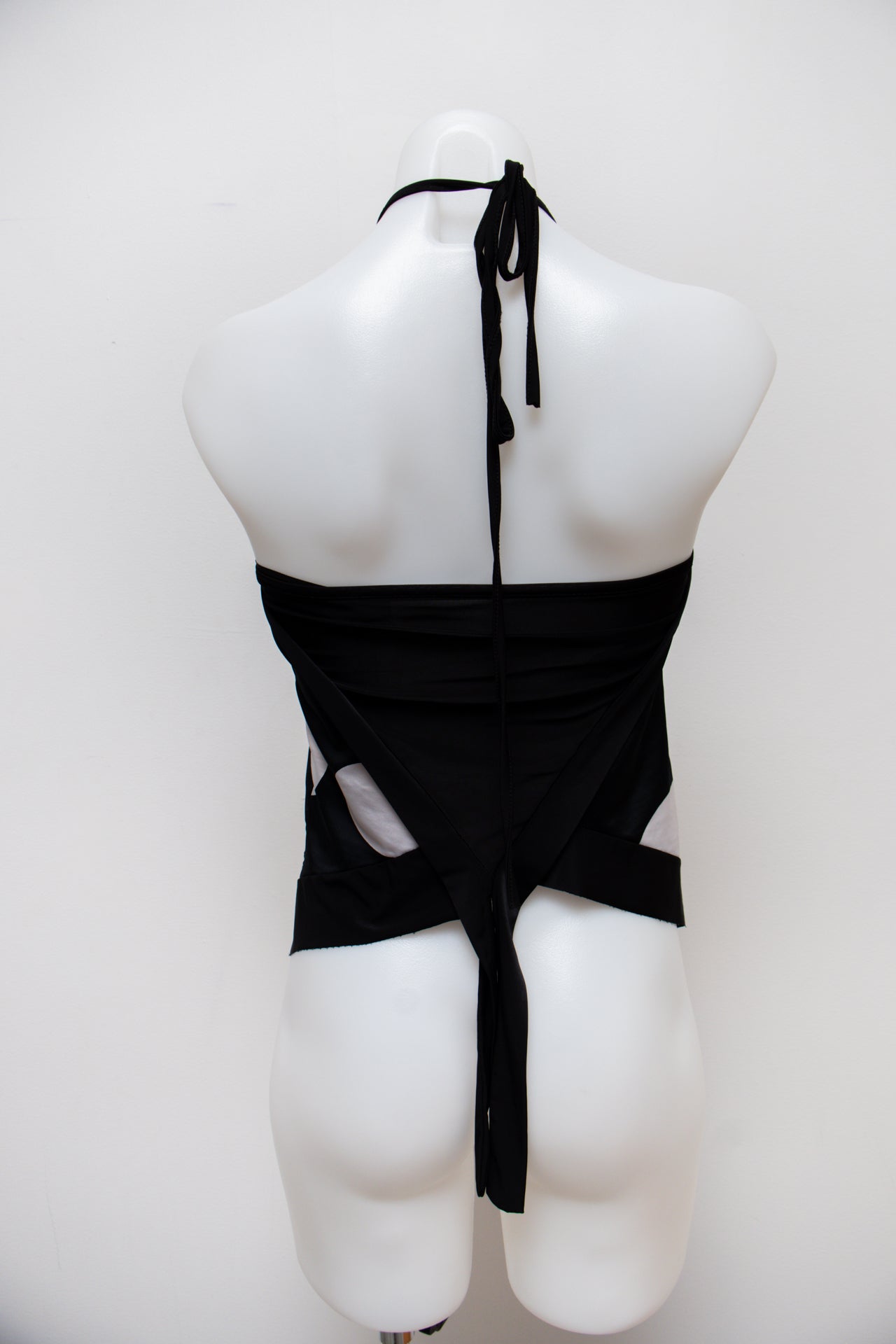 #17 Halter Top Black | c. 190 | Size 8