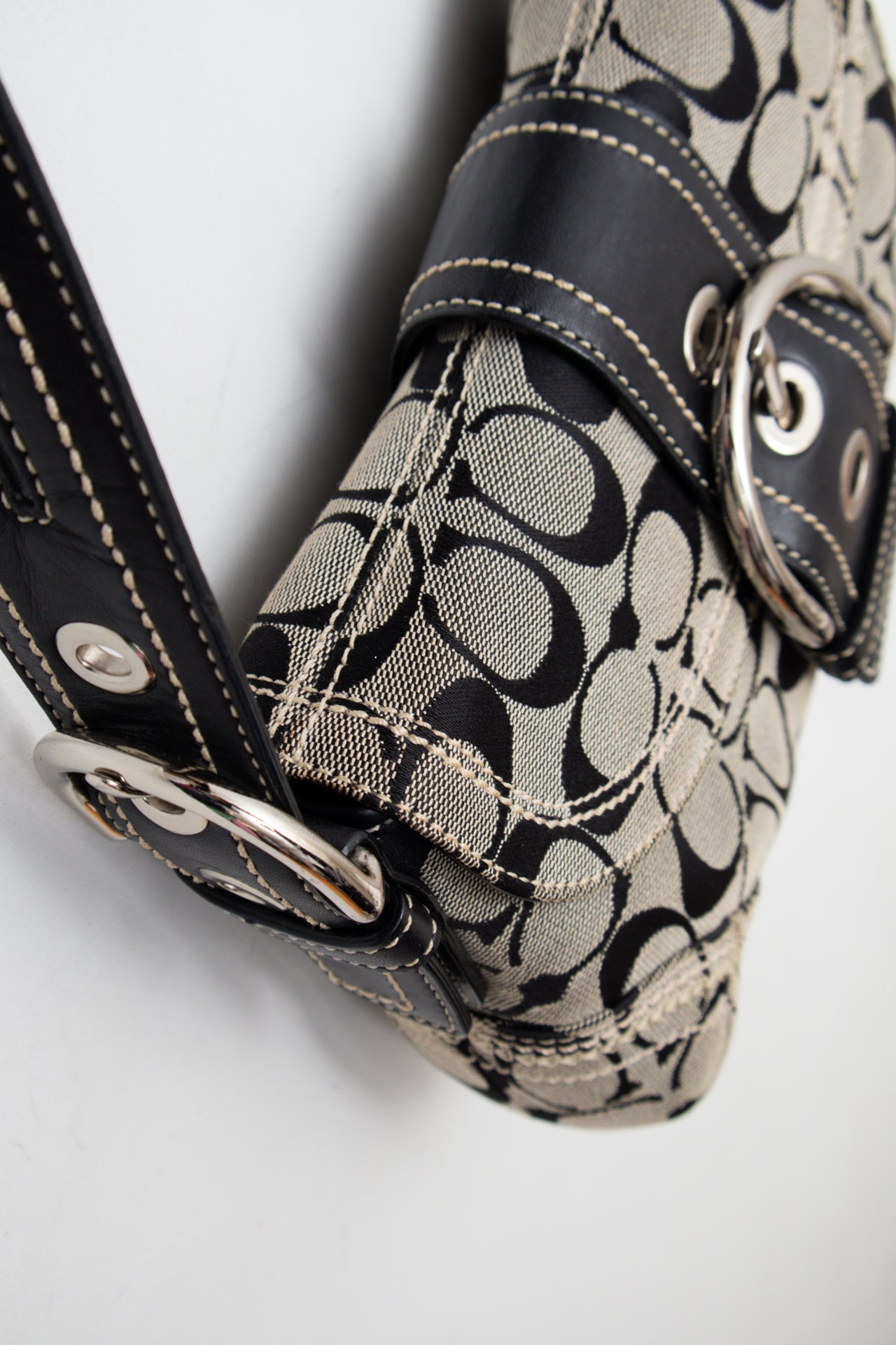 #192 Coach Shoulder Bag Black | c. 202 | Size