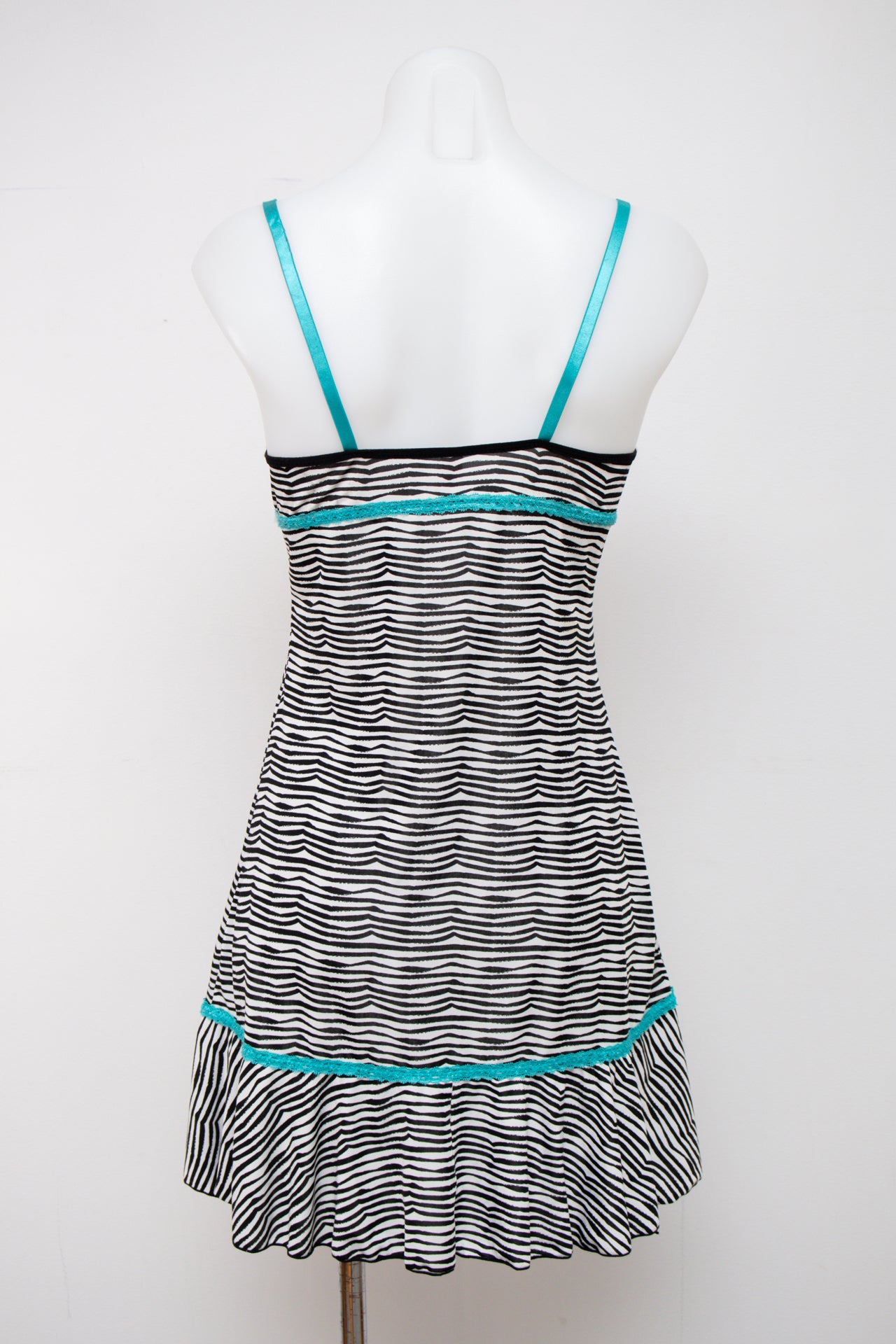 #085 Inteco Camisole Black | c. 201 | Size 8