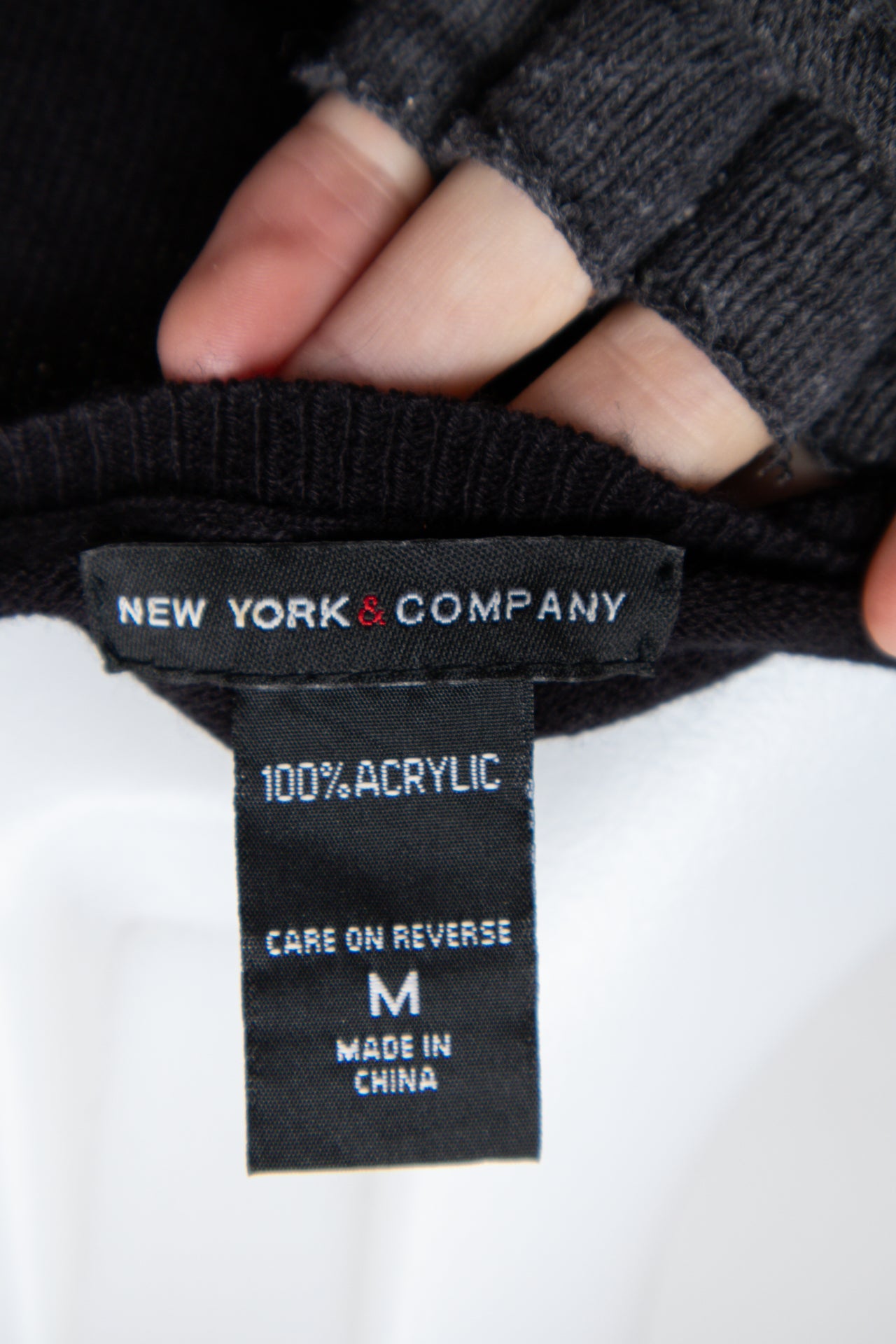 #81 New York & Company T-shirt Black | c. 192 | Size 10