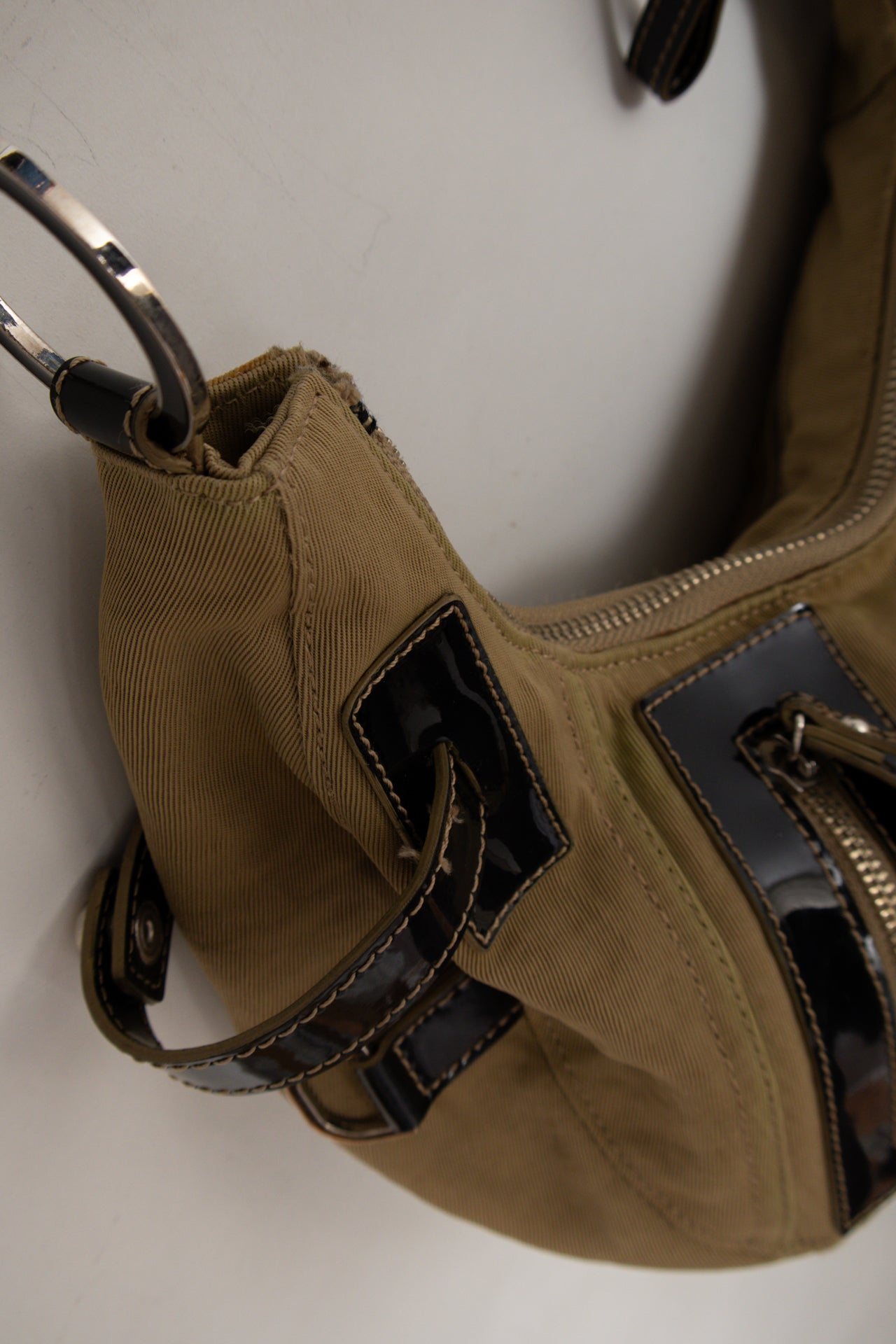#142 Guess Shoulder Bag Beige | c. 184 | Size