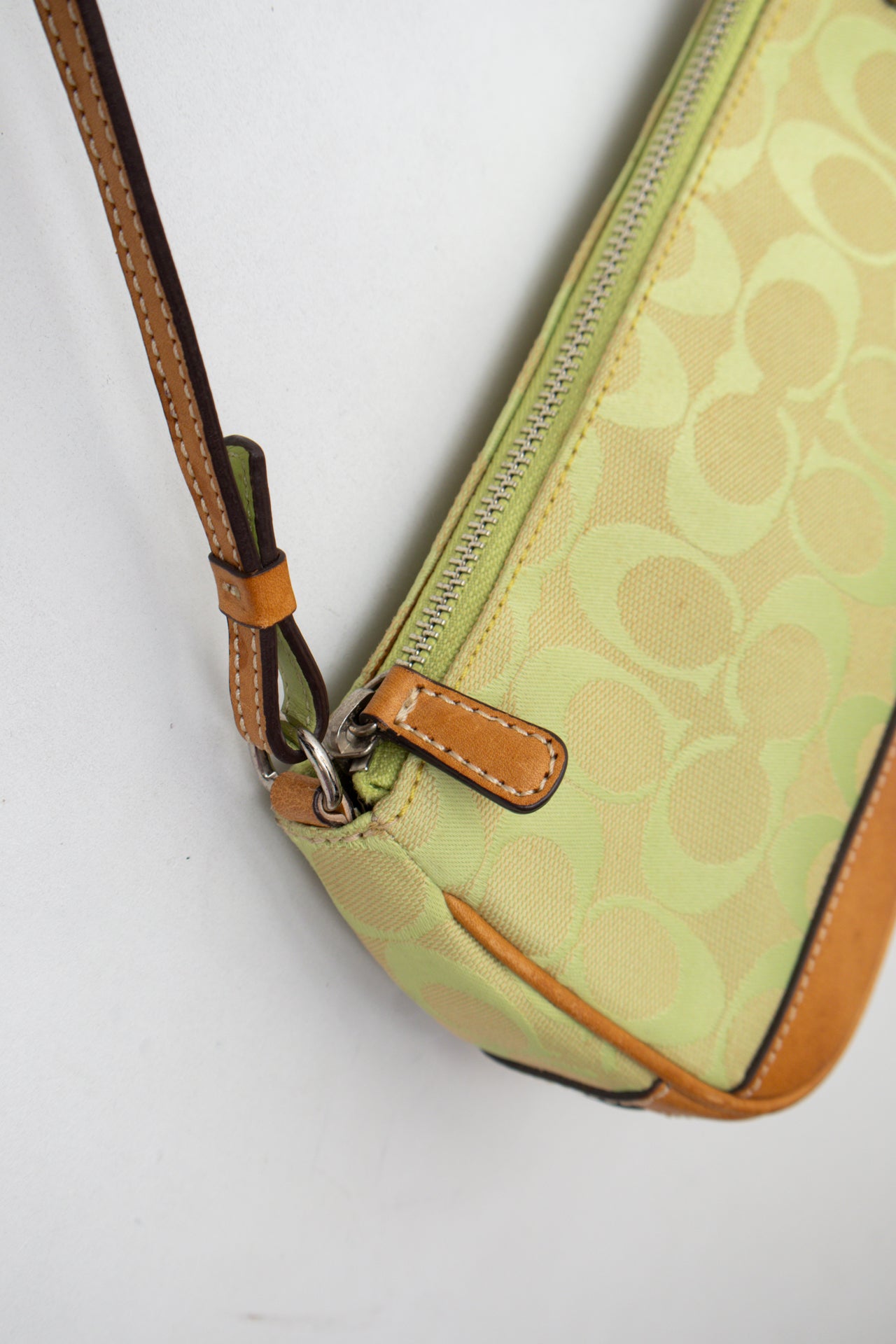 #191 Coach Shoulder Bag Green | c. 202 | Size