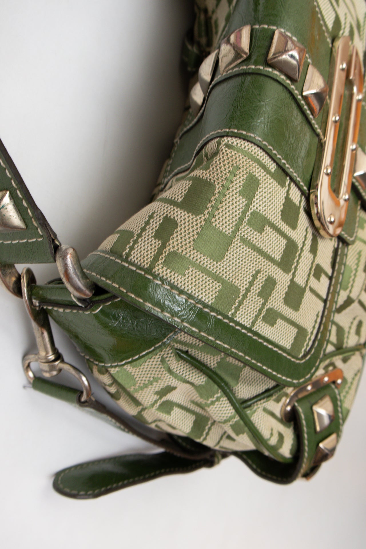 #205 Guess Shoulder Bag Green | c. 194 | Size