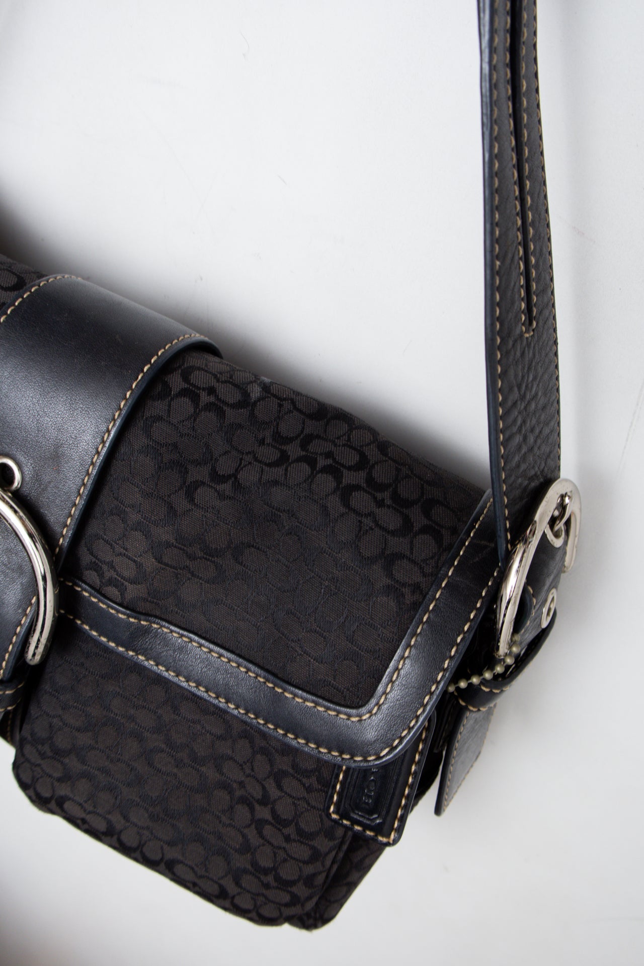 #180 Coach Shoulder Bag Black | c. 202 | Size