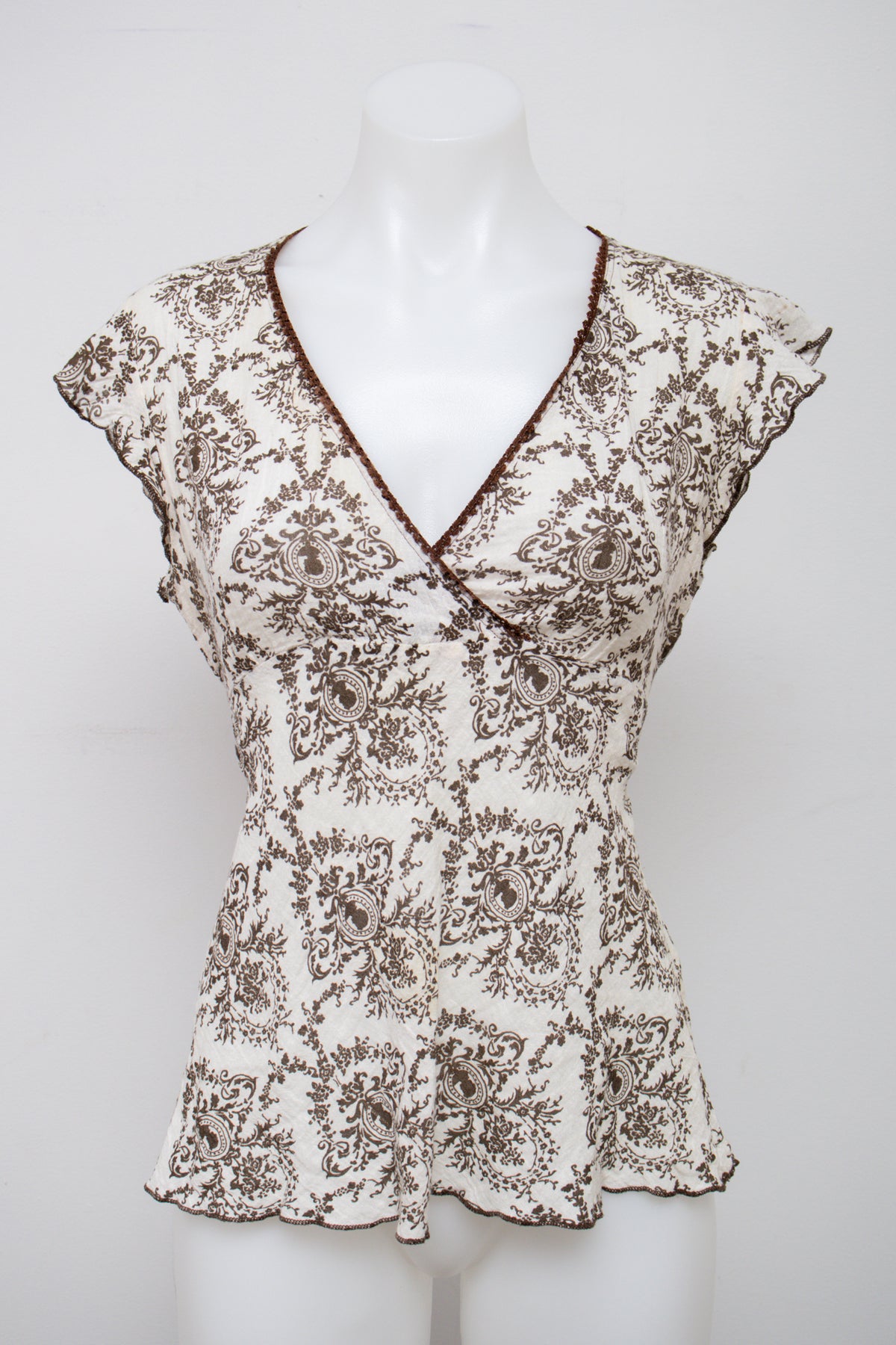 #023 Short Sleeve White | c. 209 | Size 12