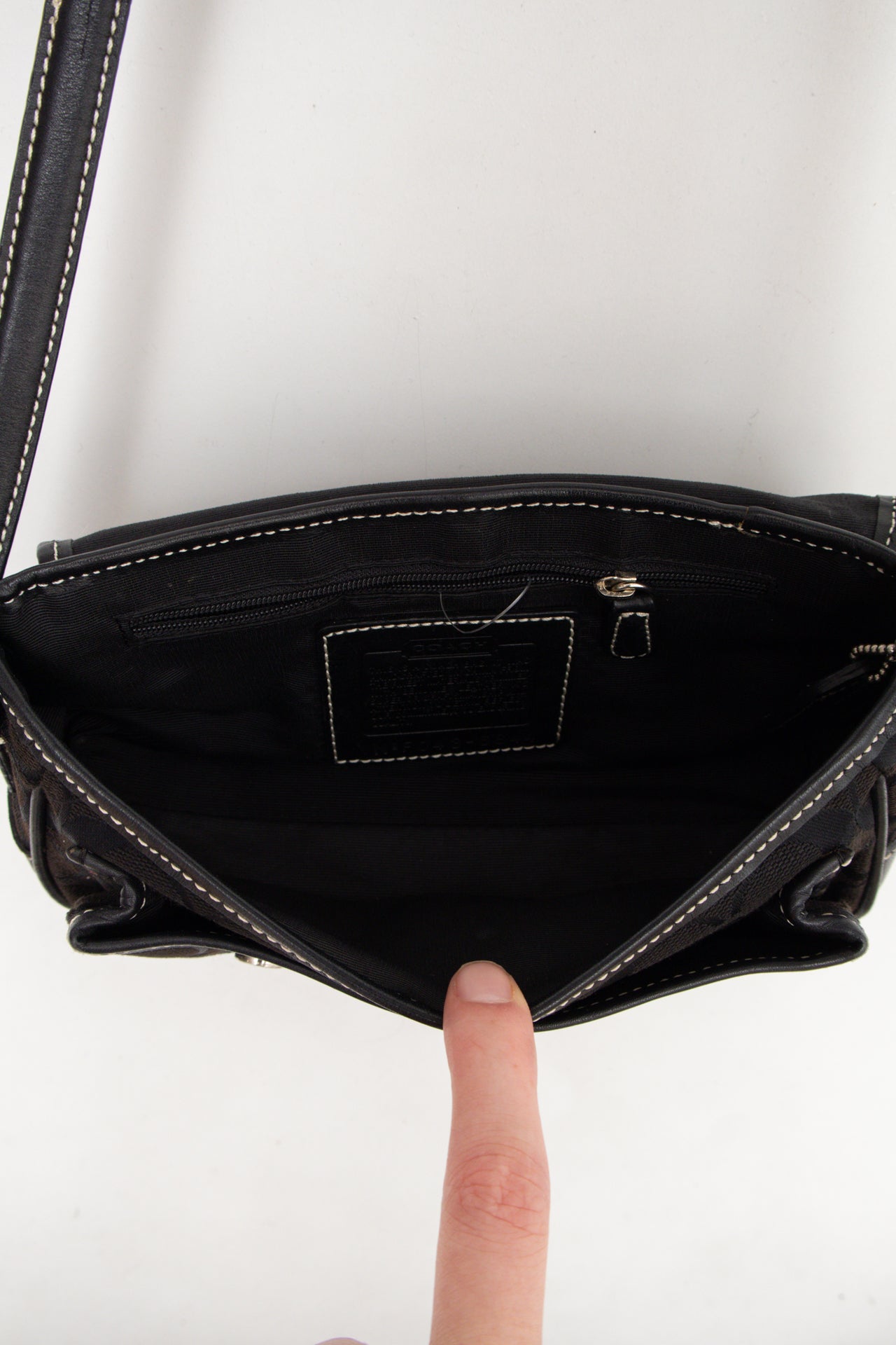 #172 Coach Shoulder Bag Black | c. 187 | Size
