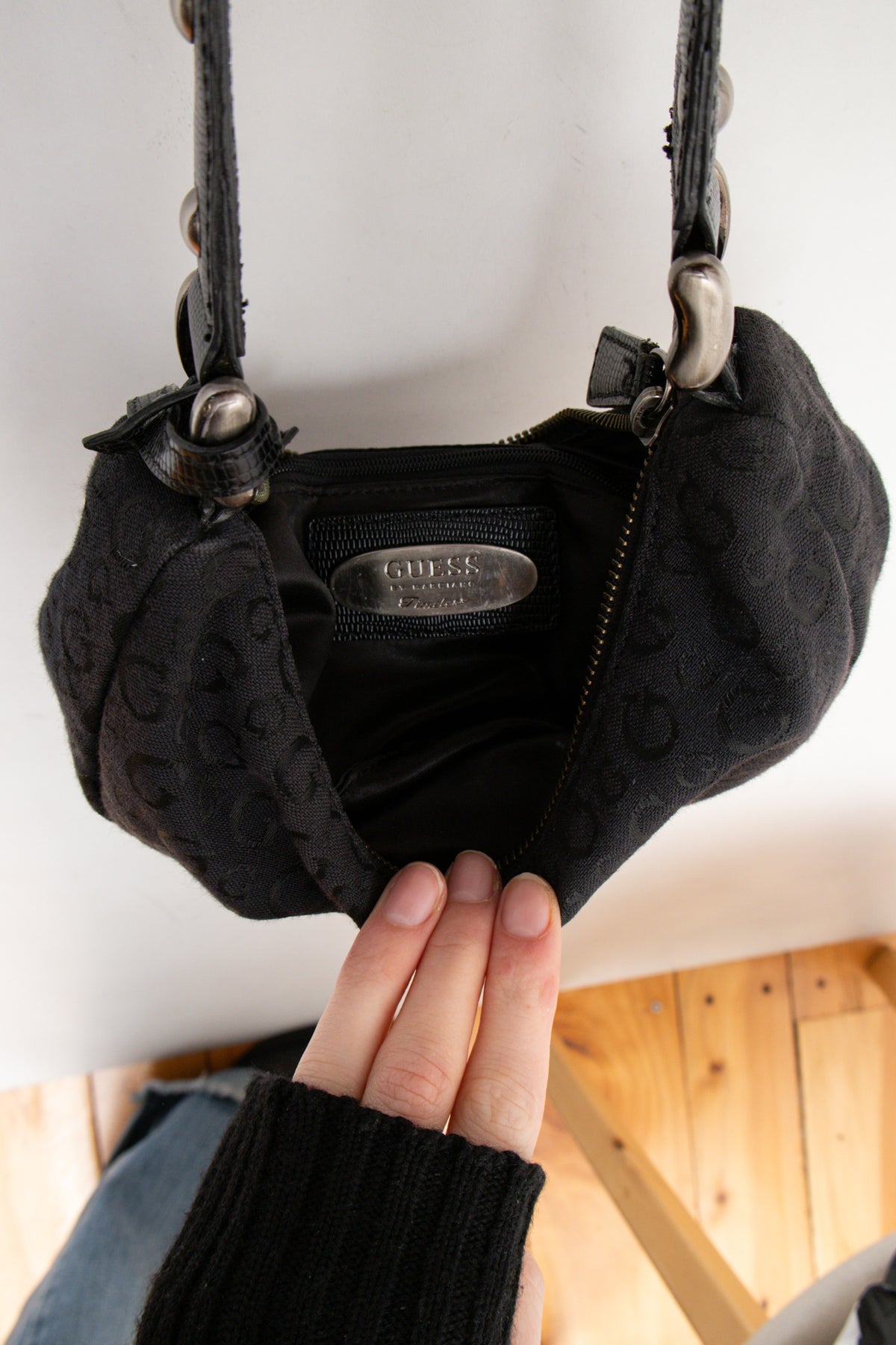 #129 Guess Bag Black | c. 209 | Size