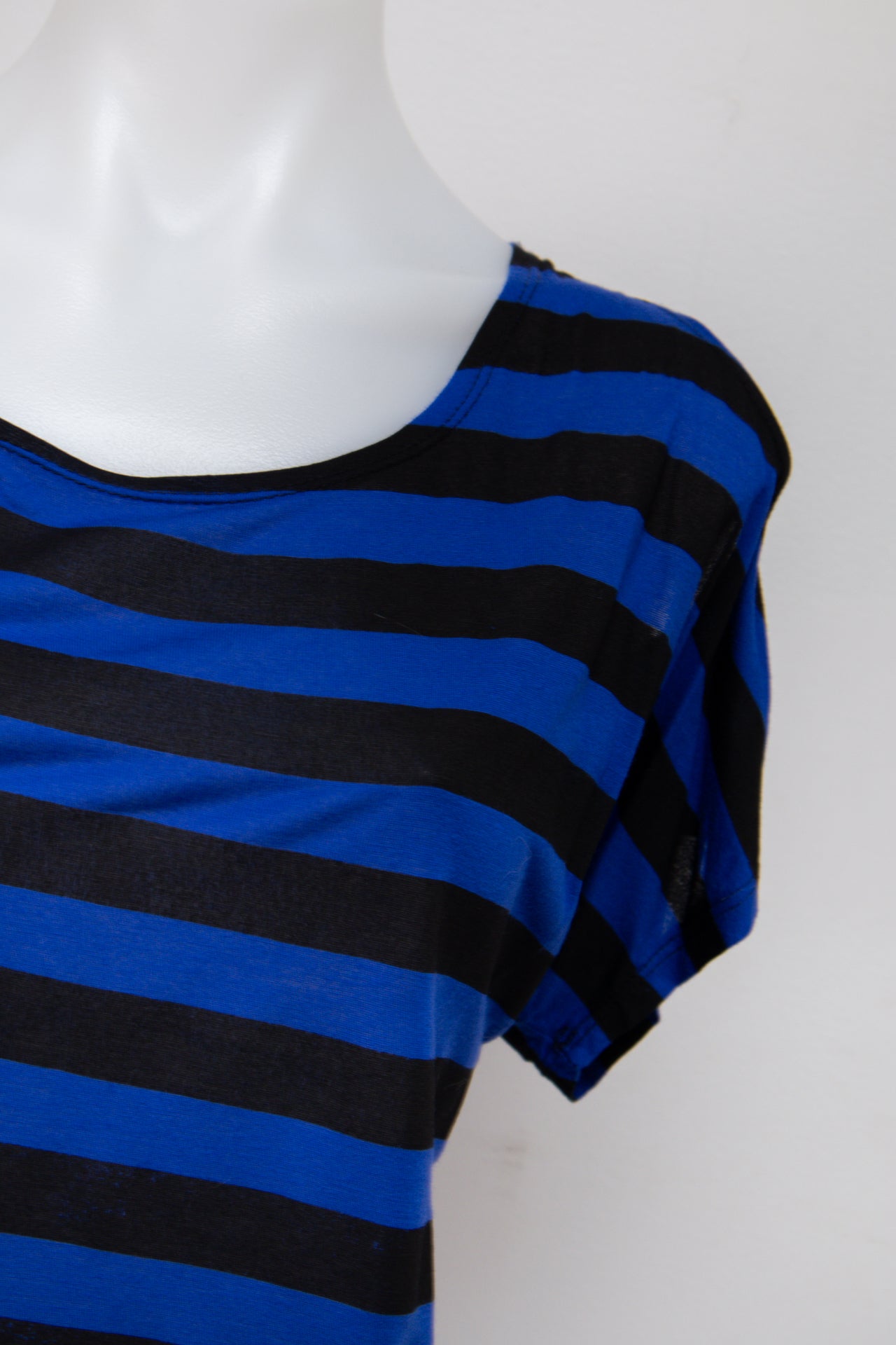 #54 Mink T-shirt Blue | c. 195 | Size 10/12