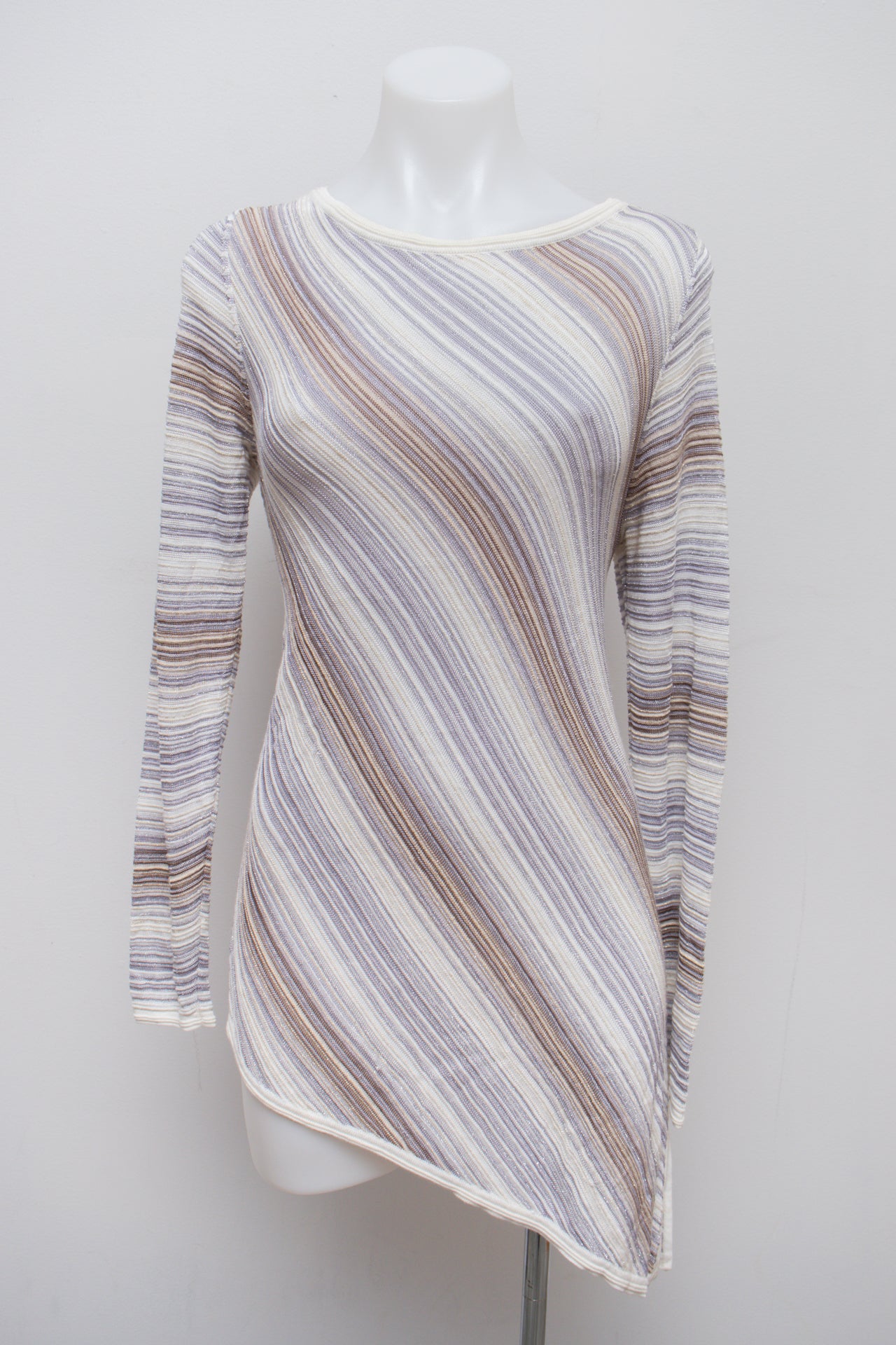 #58 White House Black Market T-shirt White | c. 192 | Size 8