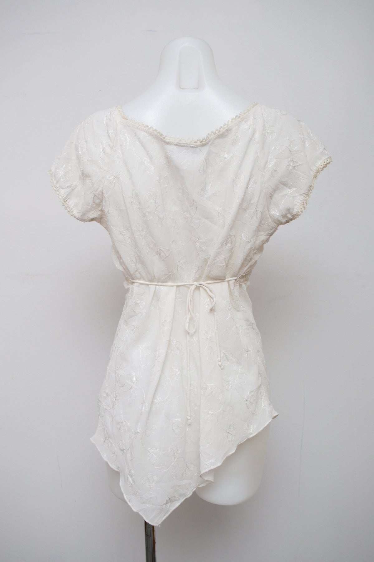 #020 Suzy Shier Short Sleeve White | c. 209 | Size 10