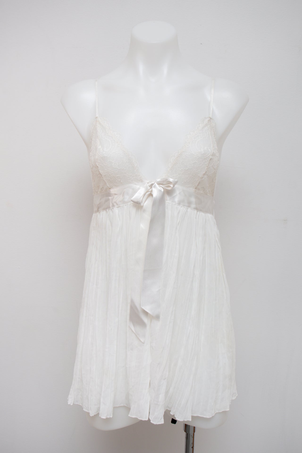 #25 Victoria's Secret Cami Top White | c. 196 | Size 10
