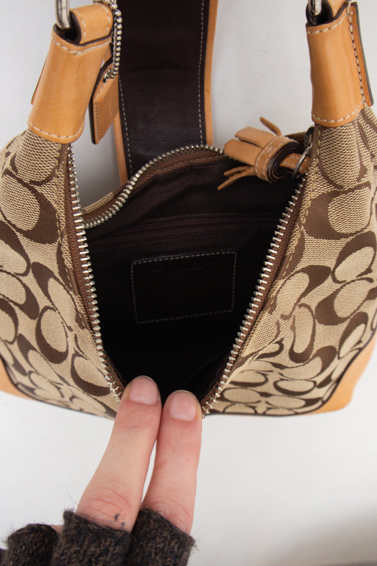 #200 Coach Shoulder Bag Brown | c. 203 | Size