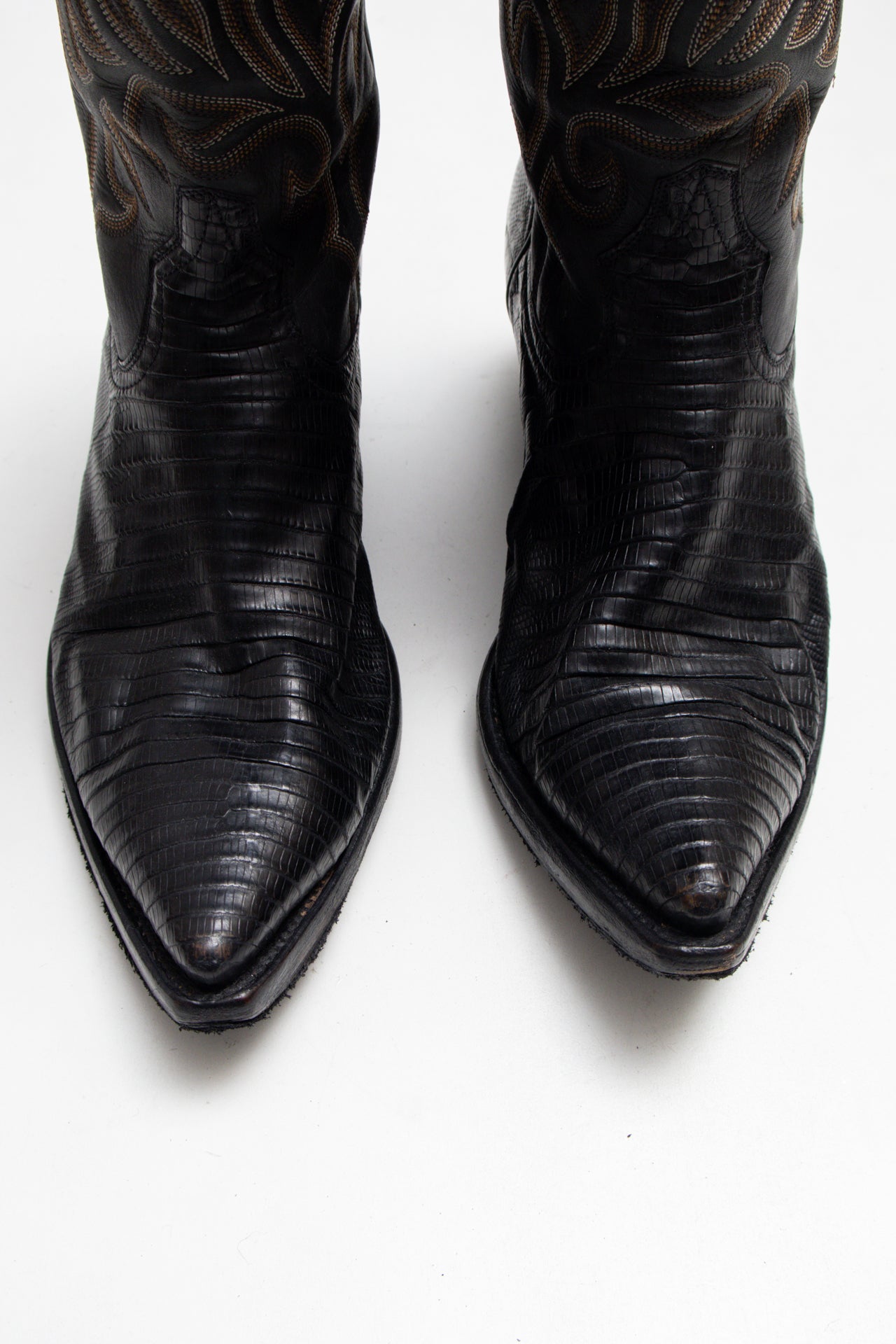 #186 Null Black | c. 203 | Size 10