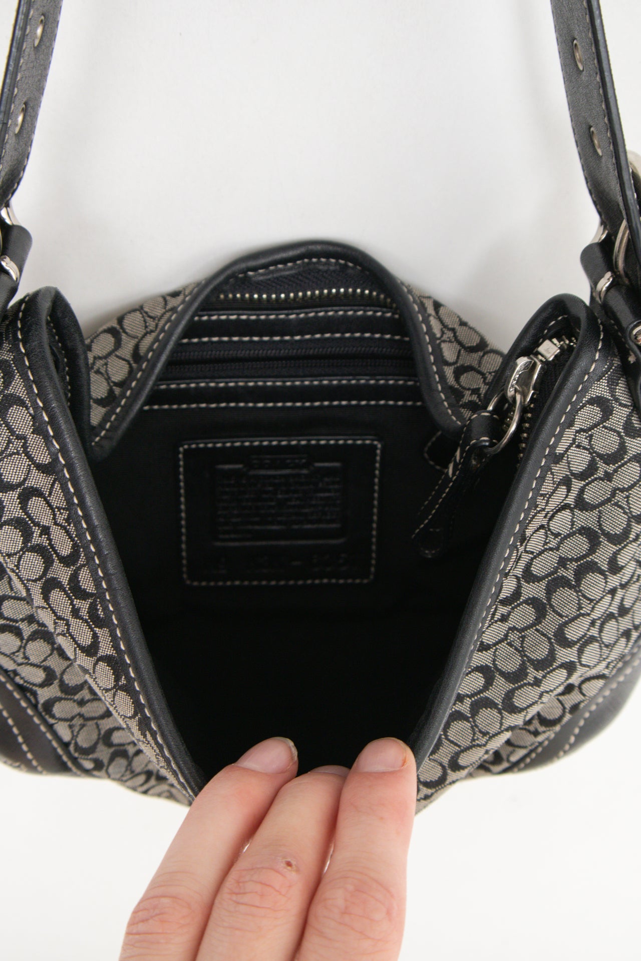 #169 Coach Shoulder Bag Black | c. 187 | Size