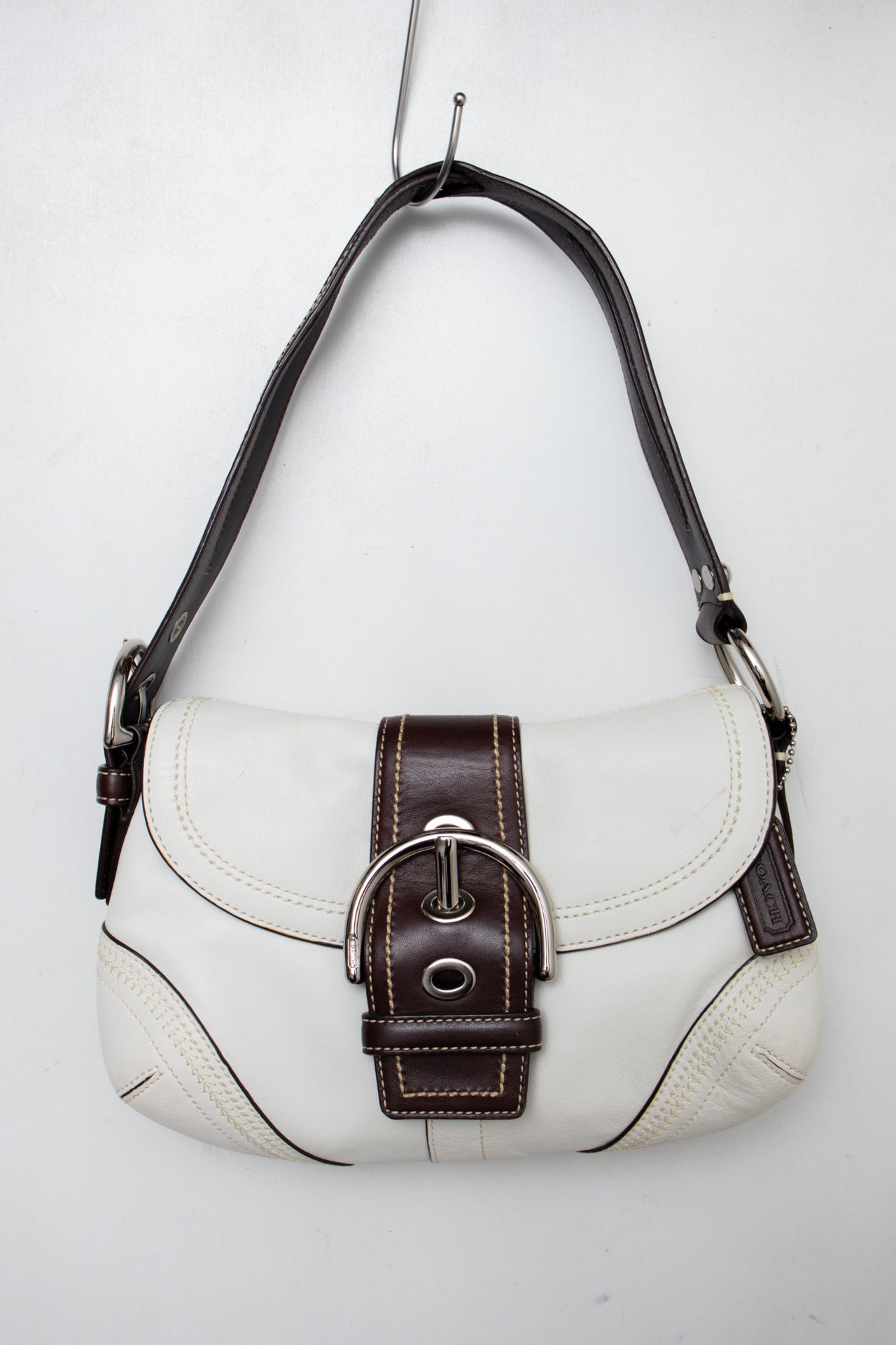 #178 Coach Shoulder Bag White | c. 202 | Size