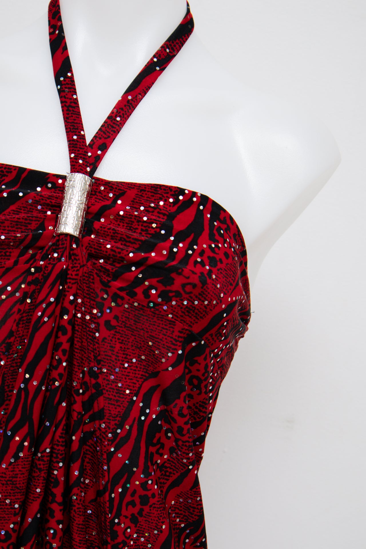 #004 Discreet Halter Top Red | c. 203 | Size 10