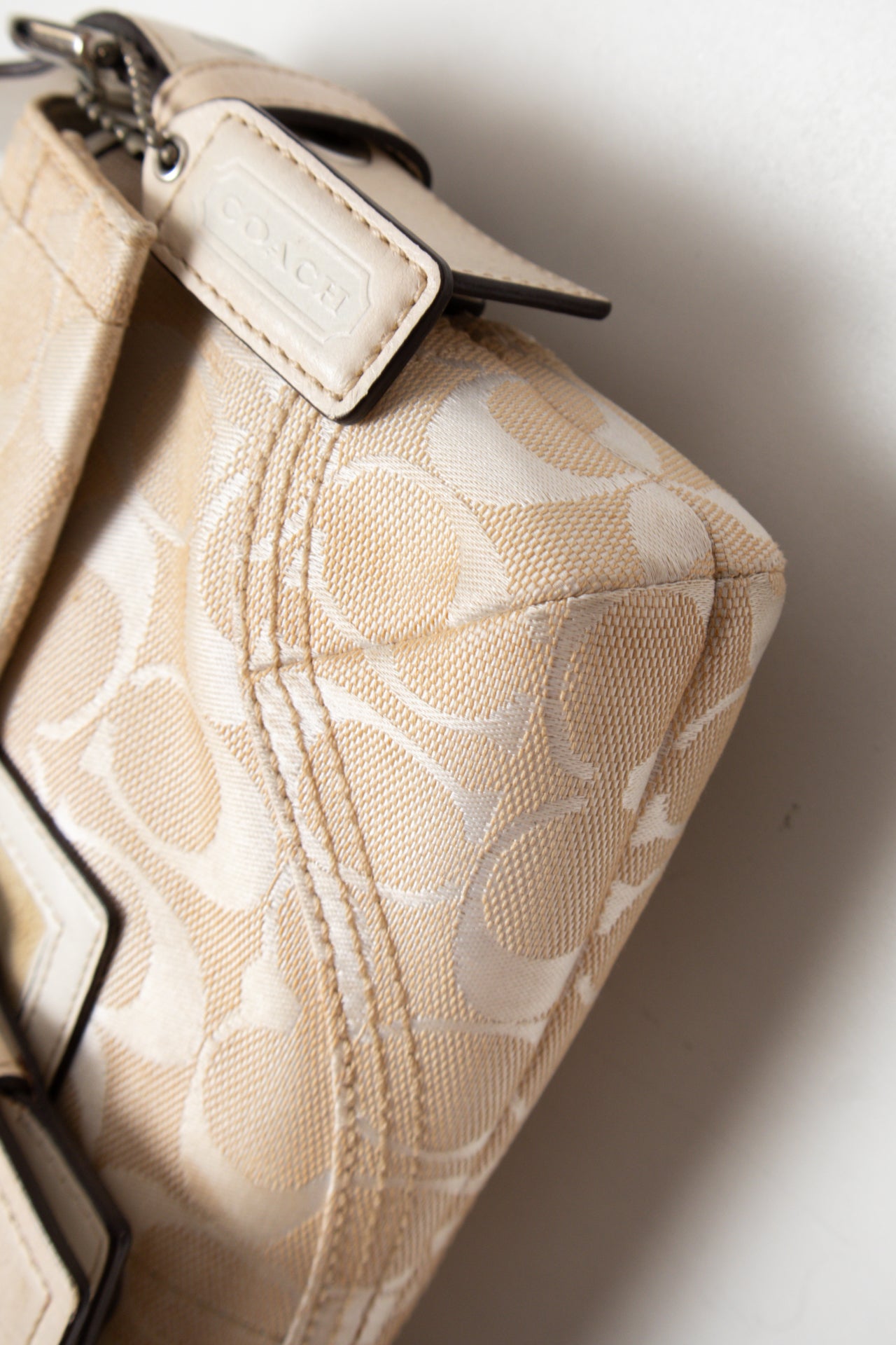 #190 Coach Shoulder Bag Beige | c. 189 | Size