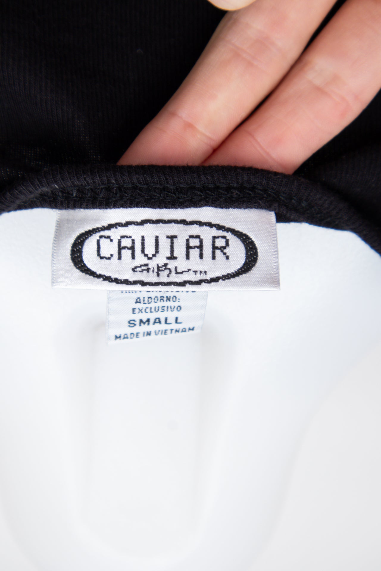 #79 Caviar T-shirt Black | c. 198 | Size 8