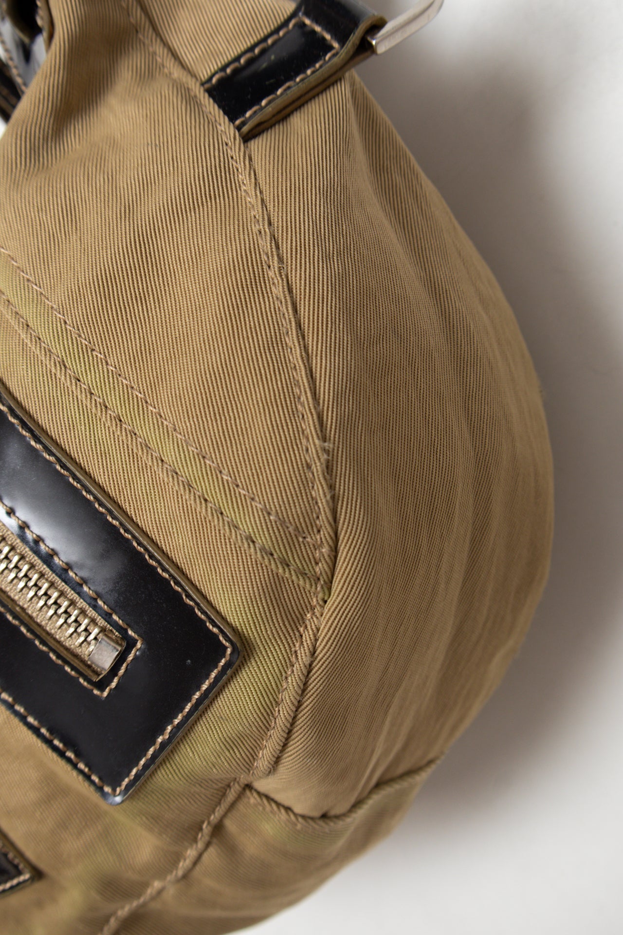 #142 Guess Shoulder Bag Beige | c. 184 | Size