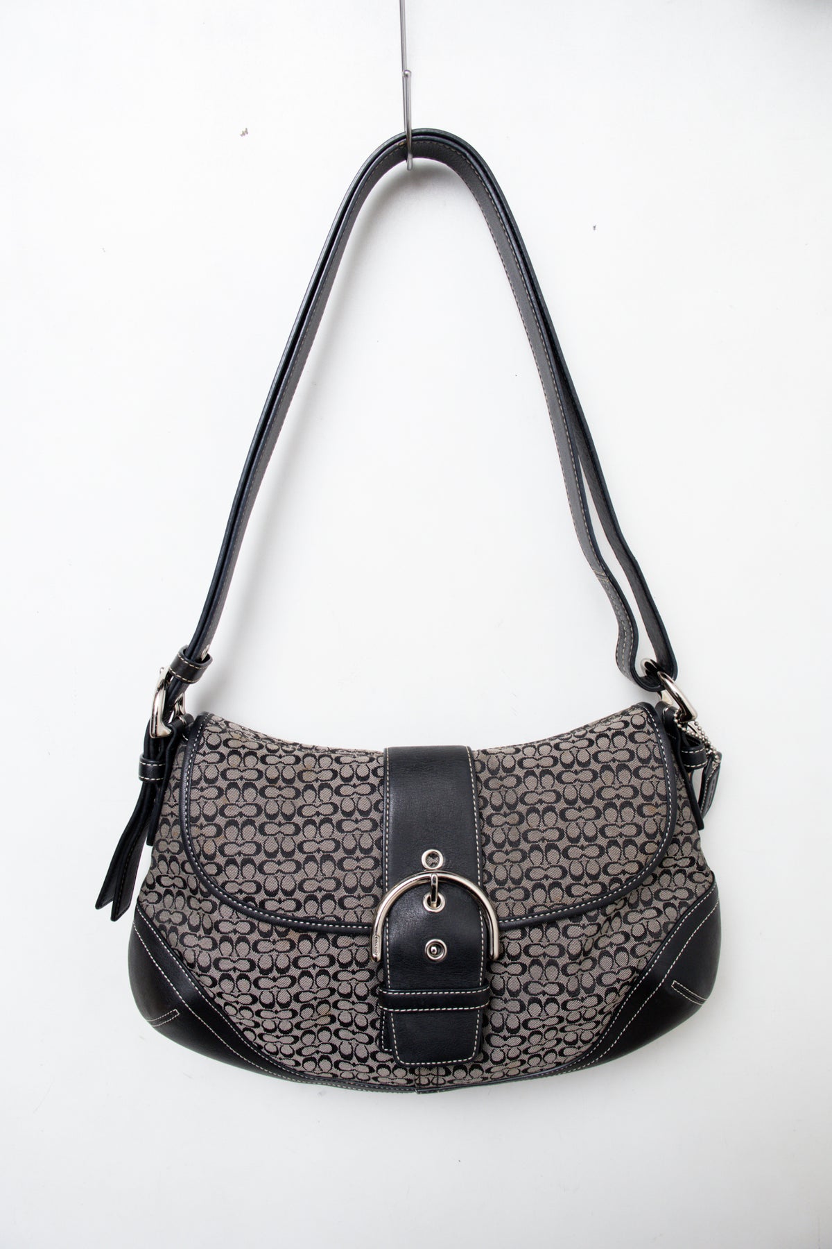#216 Coach Shoulder Bag Black | c. 204 | Size