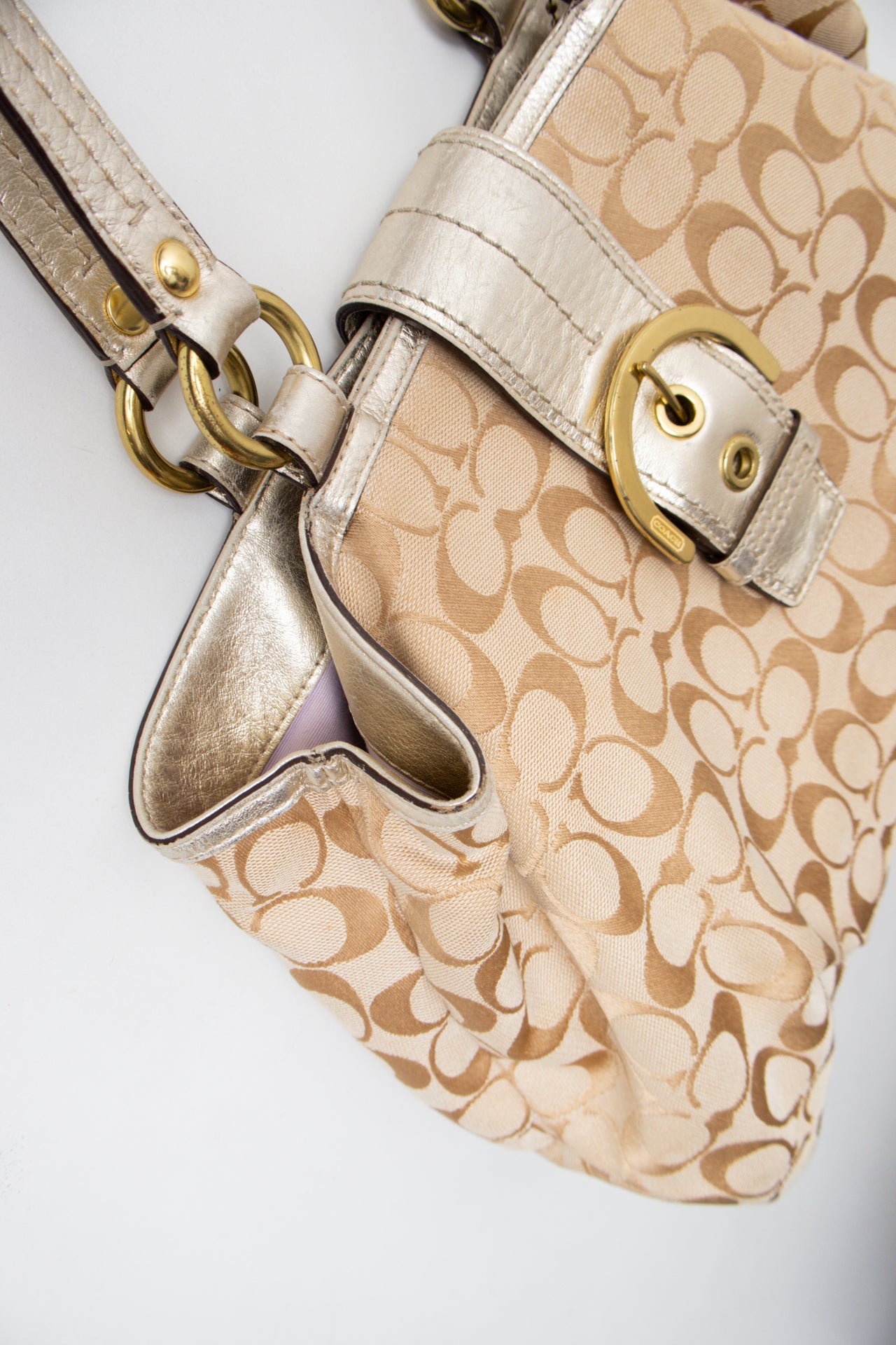 #188 Coach Shoulder Bag Beige | c. 200 | Size