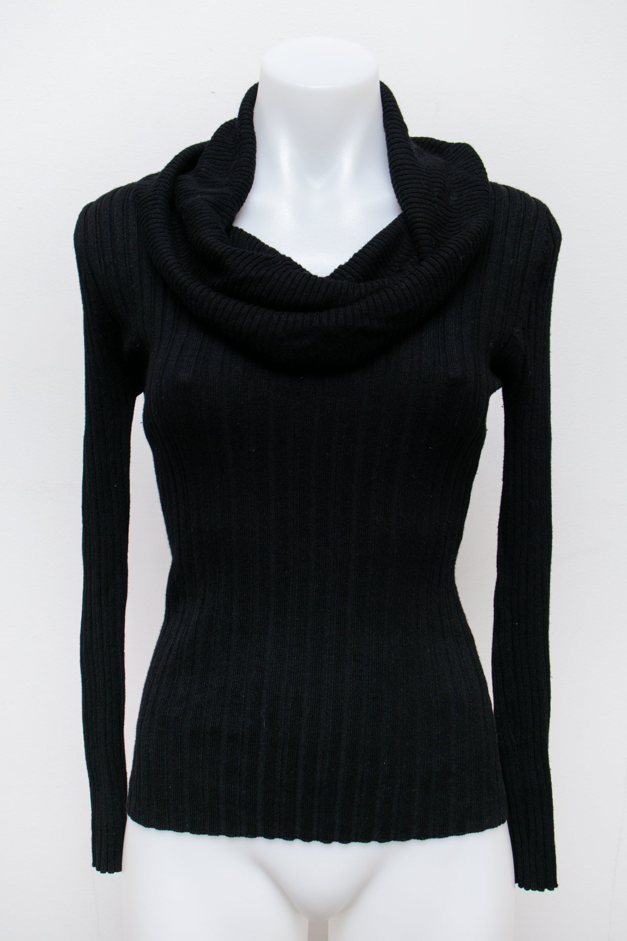 #82 Hooked Up By Iot T-shirt Black | c. 192 | Size 8/10