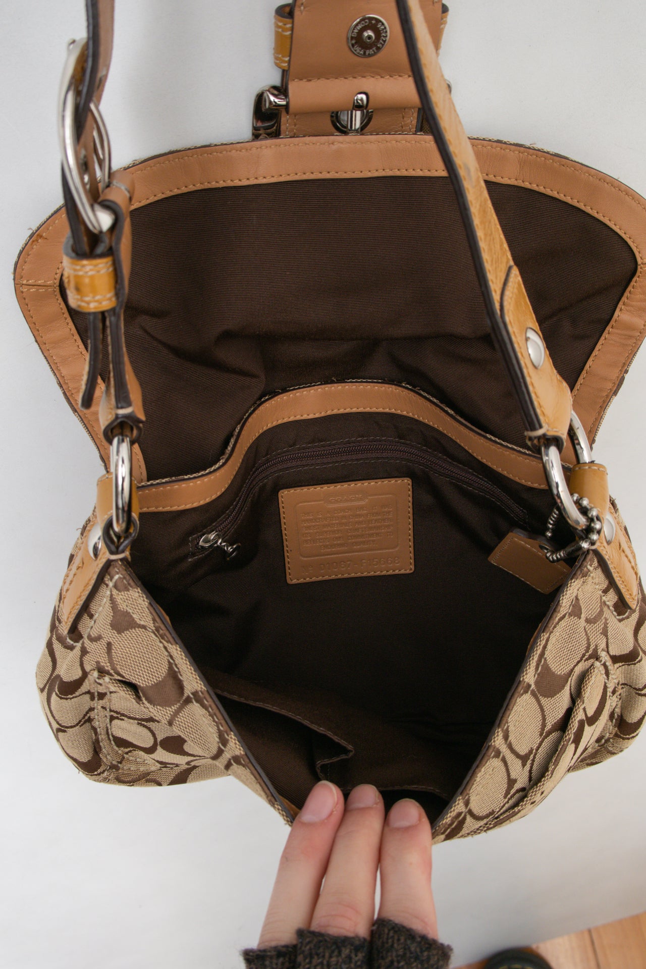 #166 Coach Shoulder Bag Brown | c. 206 | Size