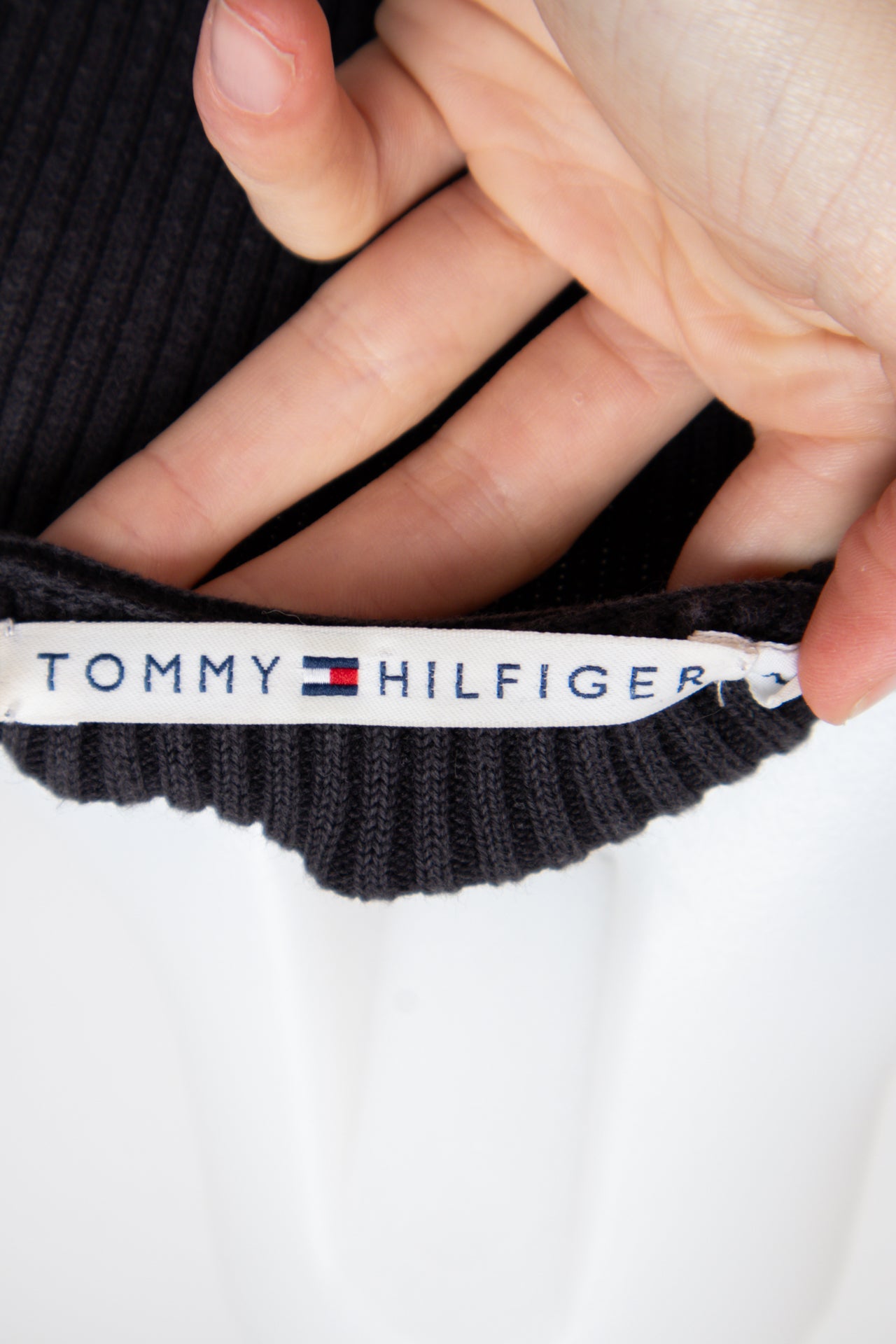 #107 Tommy Hilfiger T-shirt Black | c. 197 | Size 8