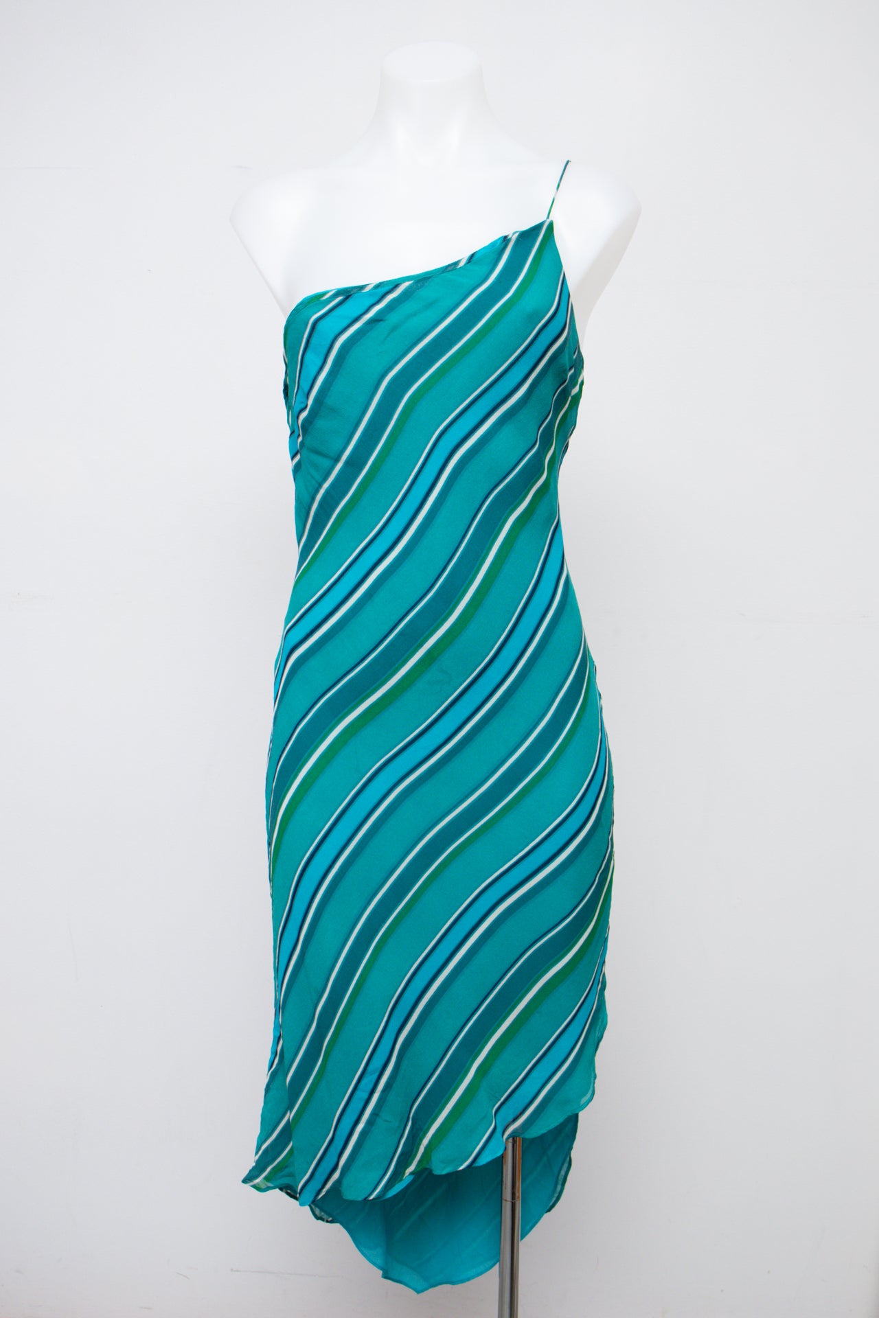 #101 Express Short Sleeve Blue | c. 210 | Size 6