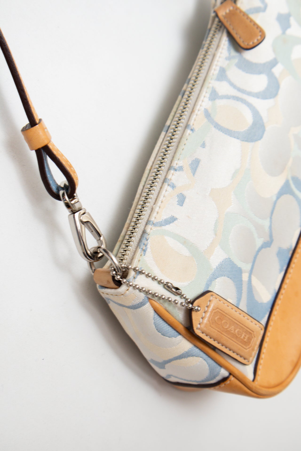 #167 Coach Shoulder Bag Beige | c. 187 | Size