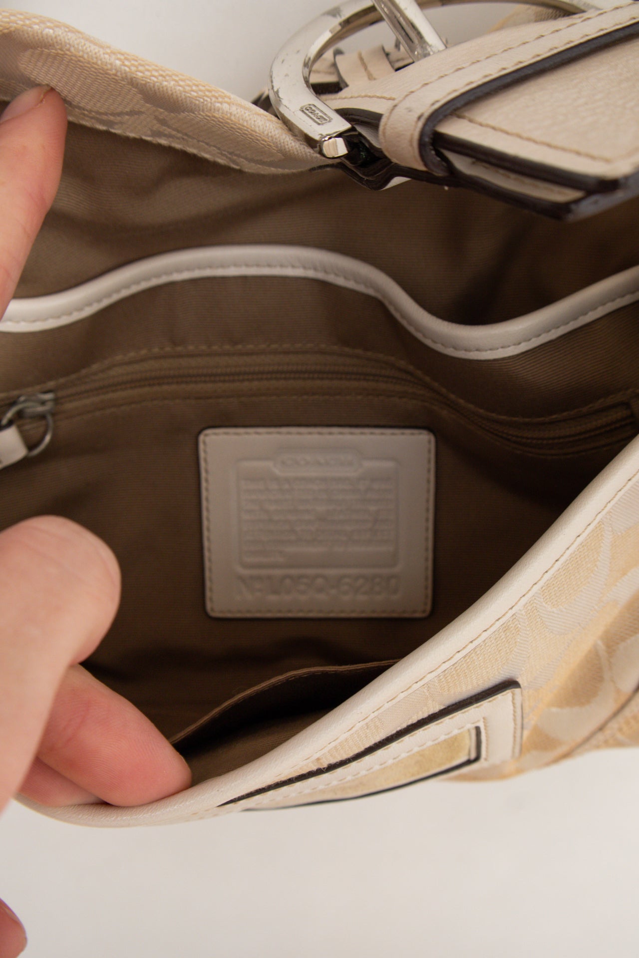 #190 Coach Shoulder Bag Beige | c. 189 | Size