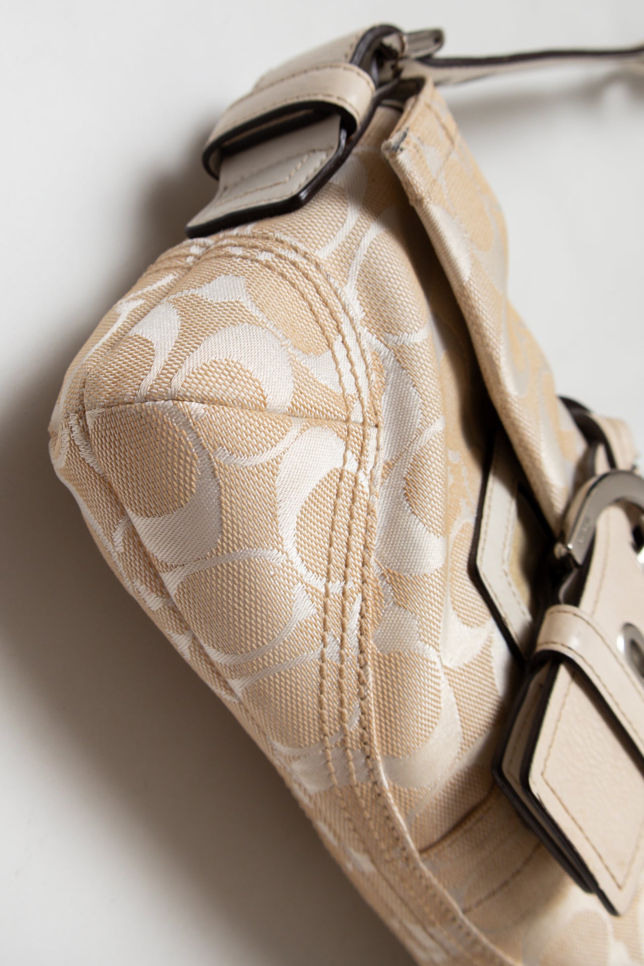 #190 Coach Shoulder Bag Beige | c. 189 | Size