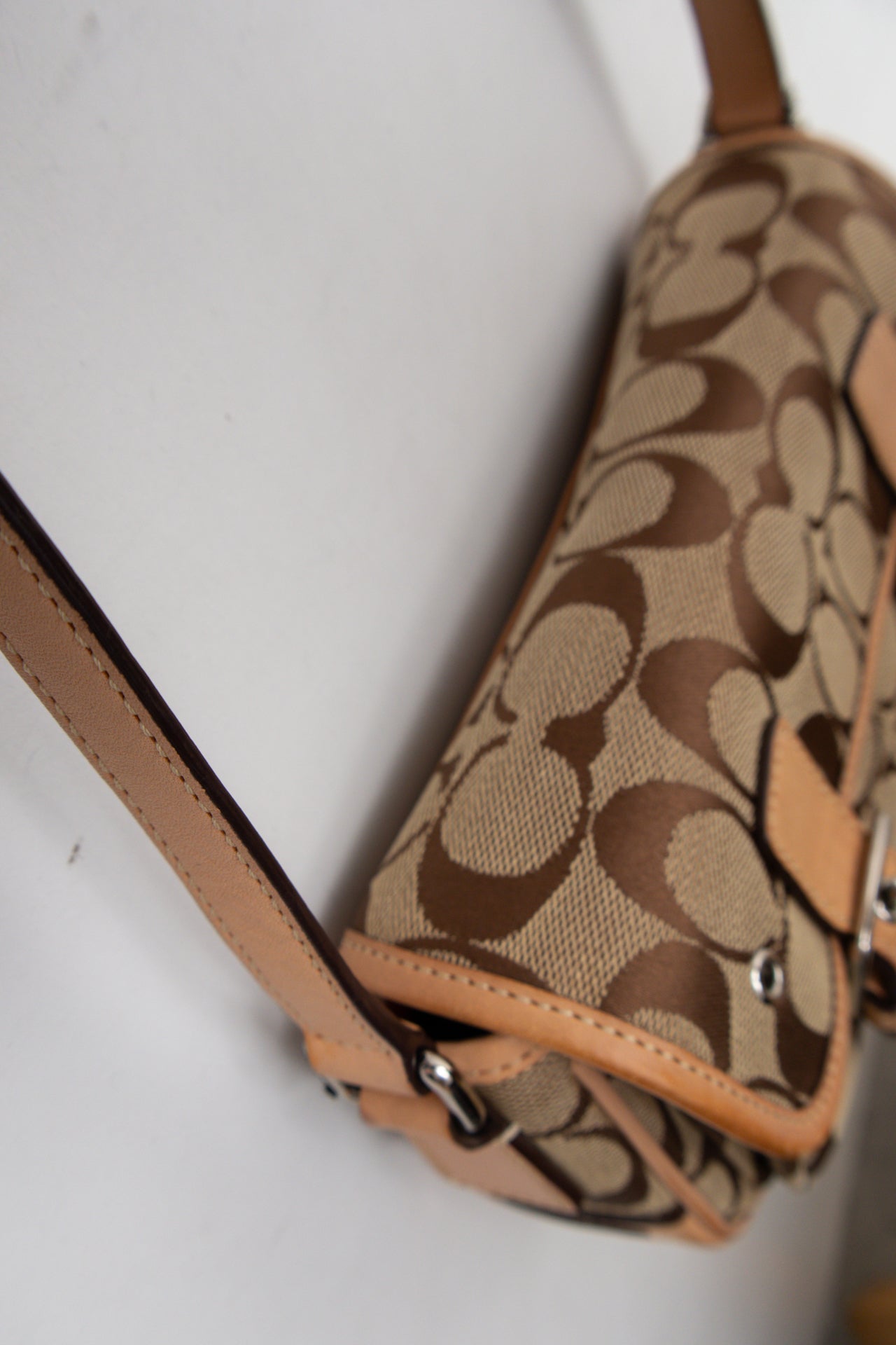 #198 Coach Shoulder Bag Brown | c. 202 | Size