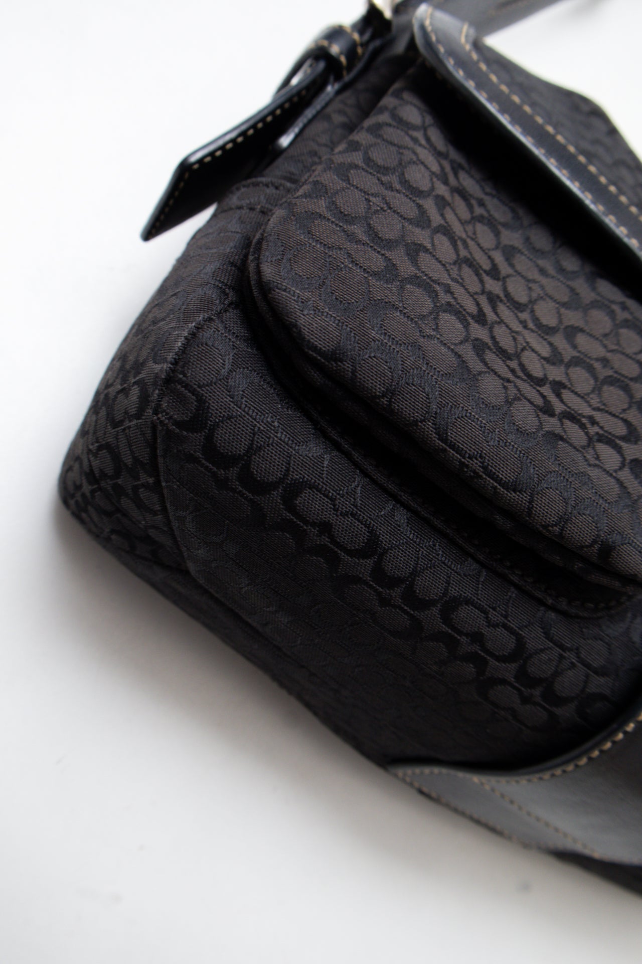 #180 Coach Shoulder Bag Black | c. 202 | Size