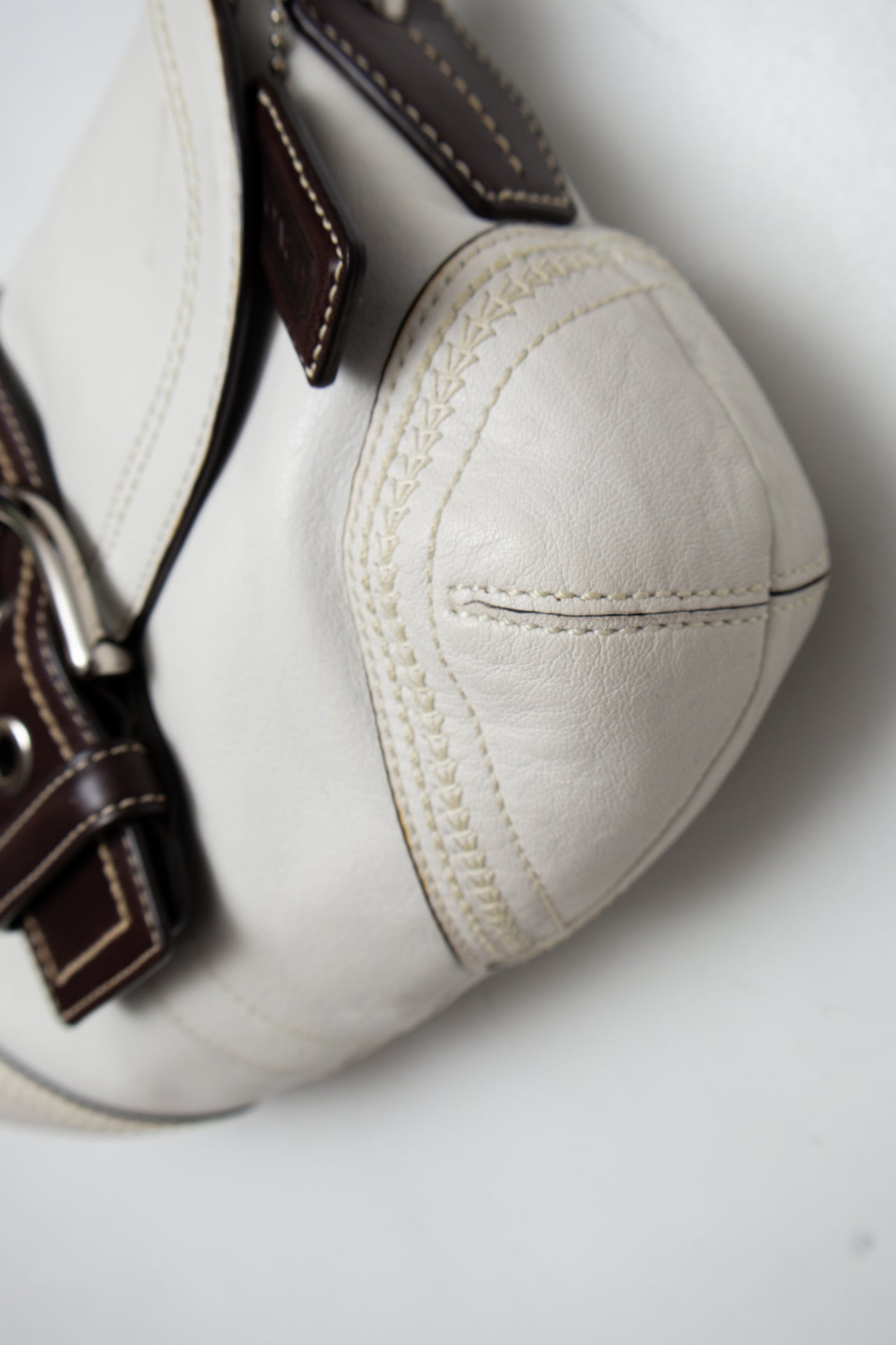 #178 Coach Shoulder Bag White | c. 202 | Size