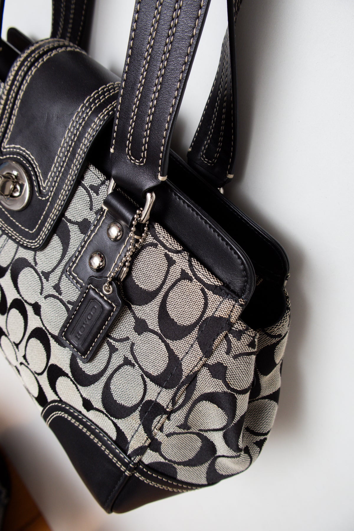 #132 Coach Bag Black | c. 209 | Size