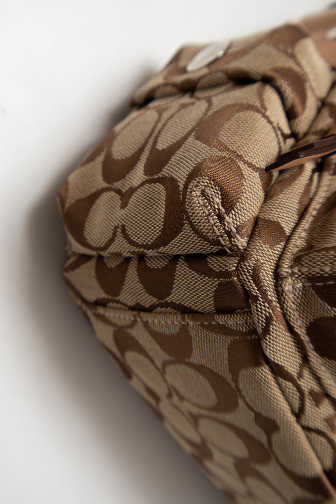 #166 Coach Shoulder Bag Beige | c. 180 | Size